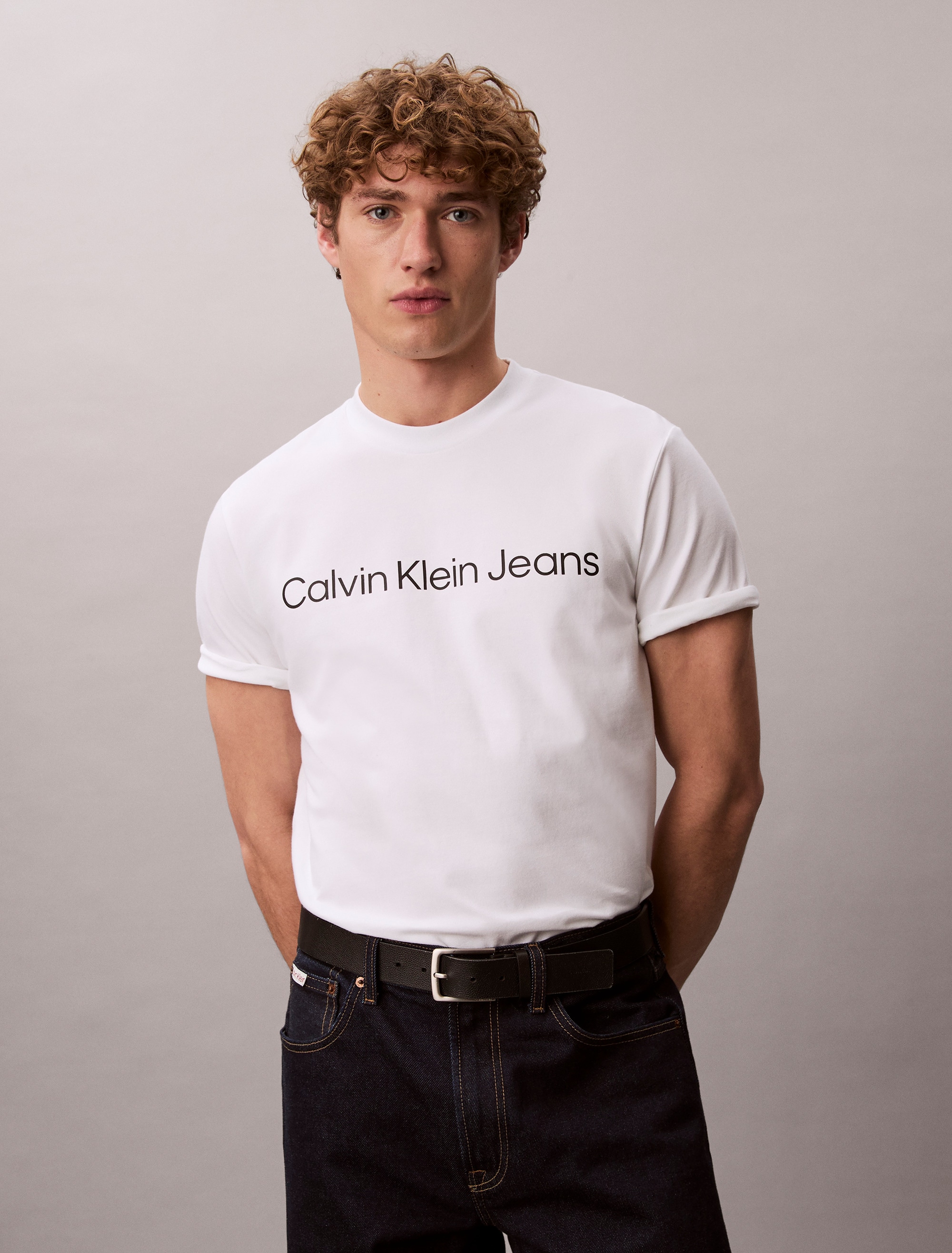 Calvin Klein Jeans T-Shirt Rundhalsausschnitt, Regular Fit, Logoschriftzug
