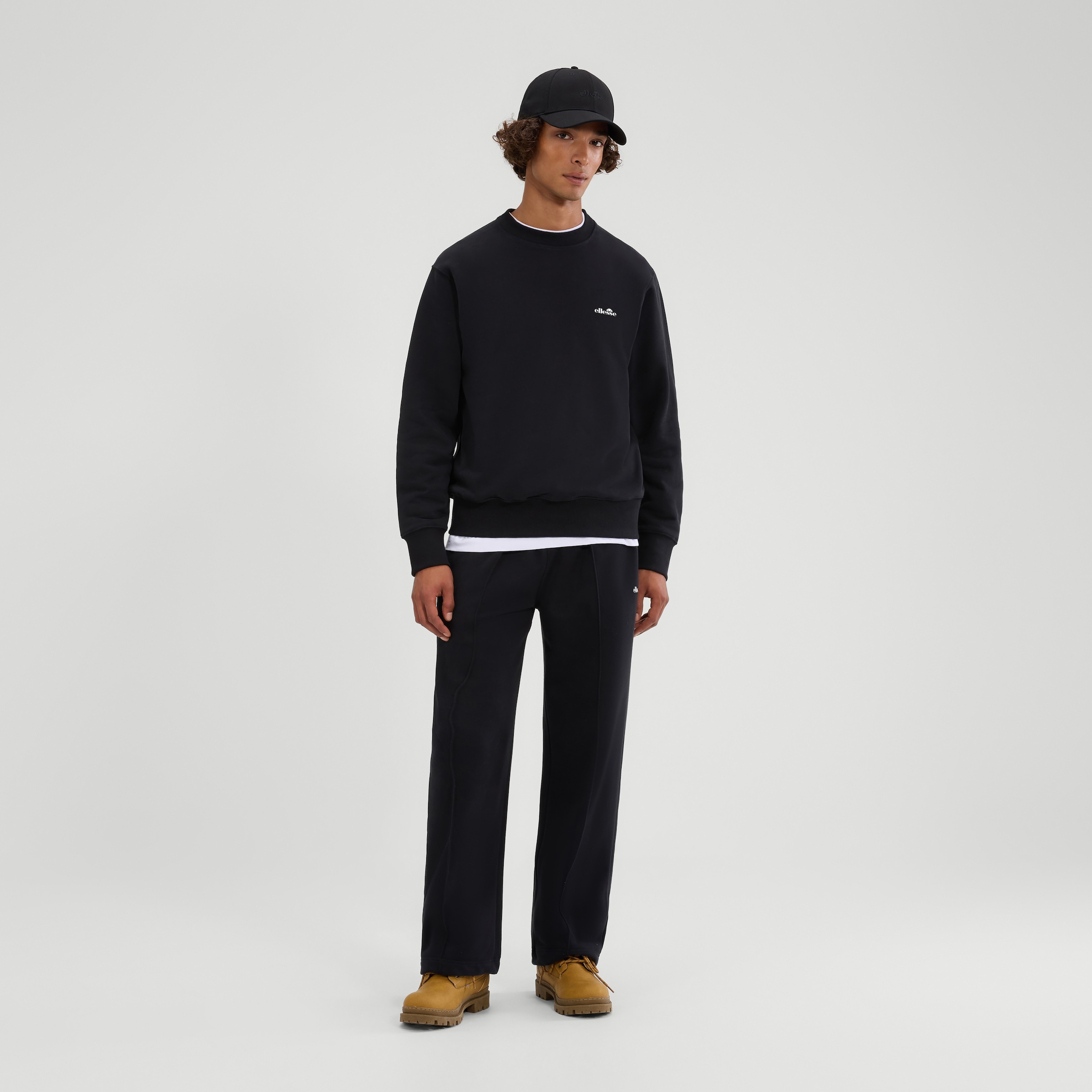 Ellesse Sweatshirt »CORCOLLE SWEATSHIRT«, mit Rundhalsausschnitt, ohne Verschluss, aus Baumwolle und Polyester
