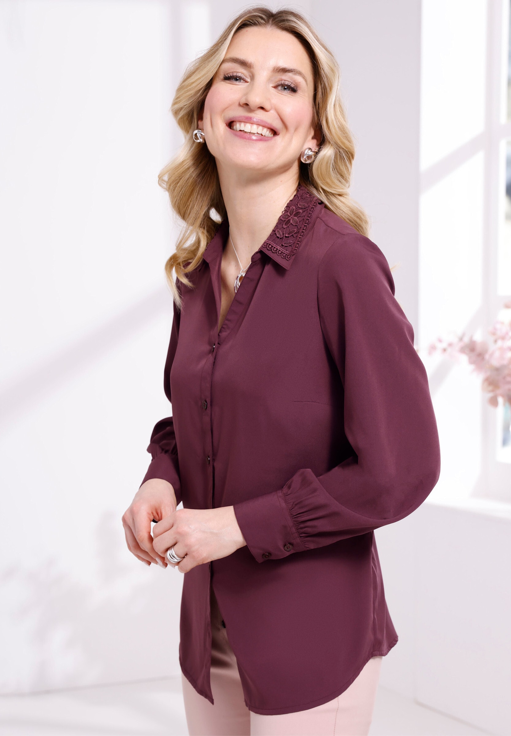 Sieh an! Klassische Bluse »Longbluse Longbluse mit Spitzenbesatz«