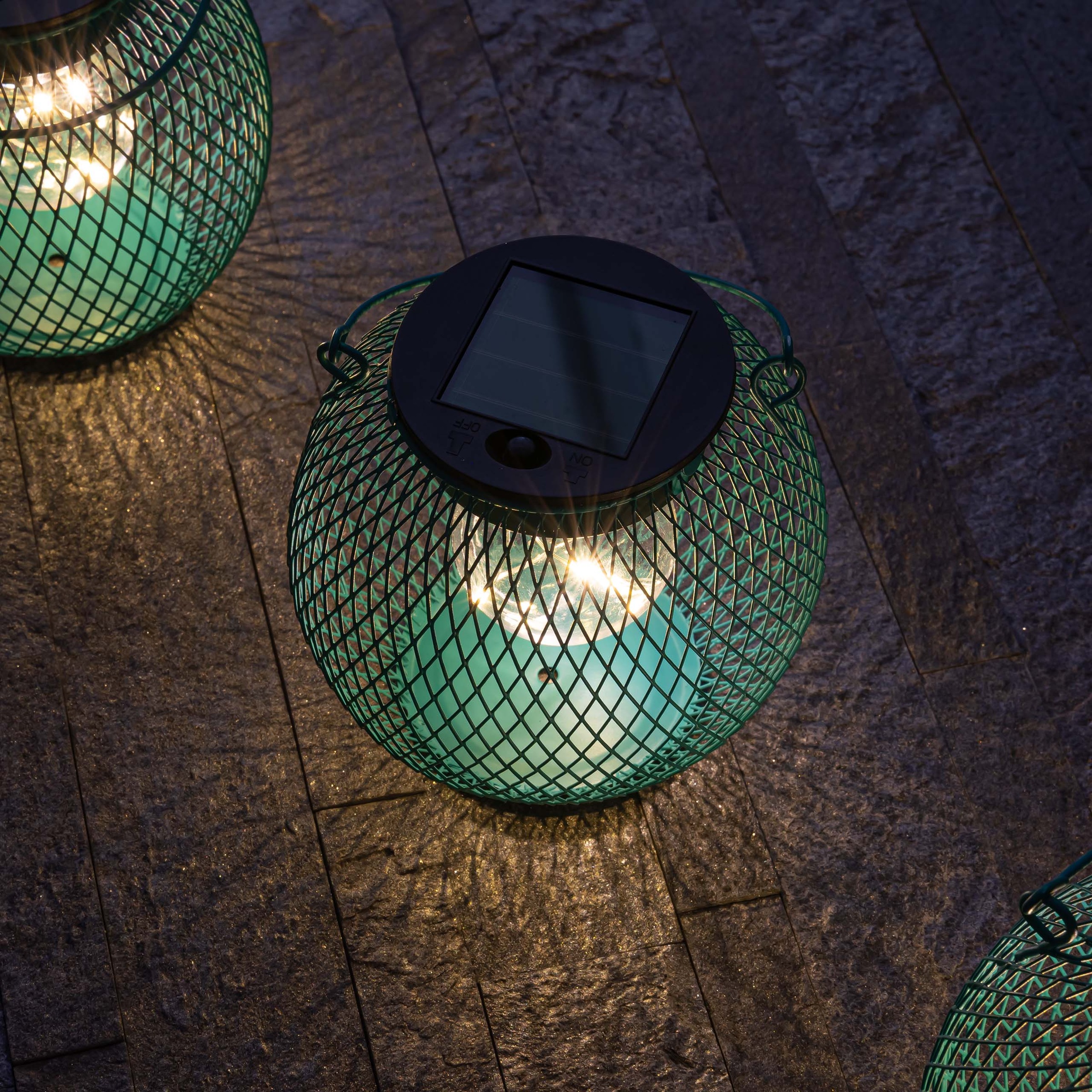 OTTO home LED Solarleuchte »Aaddis, LED-Metalllaterne, 3er Set« LED-Modul 3 Stk. Warmweiß einzeln positionierbar