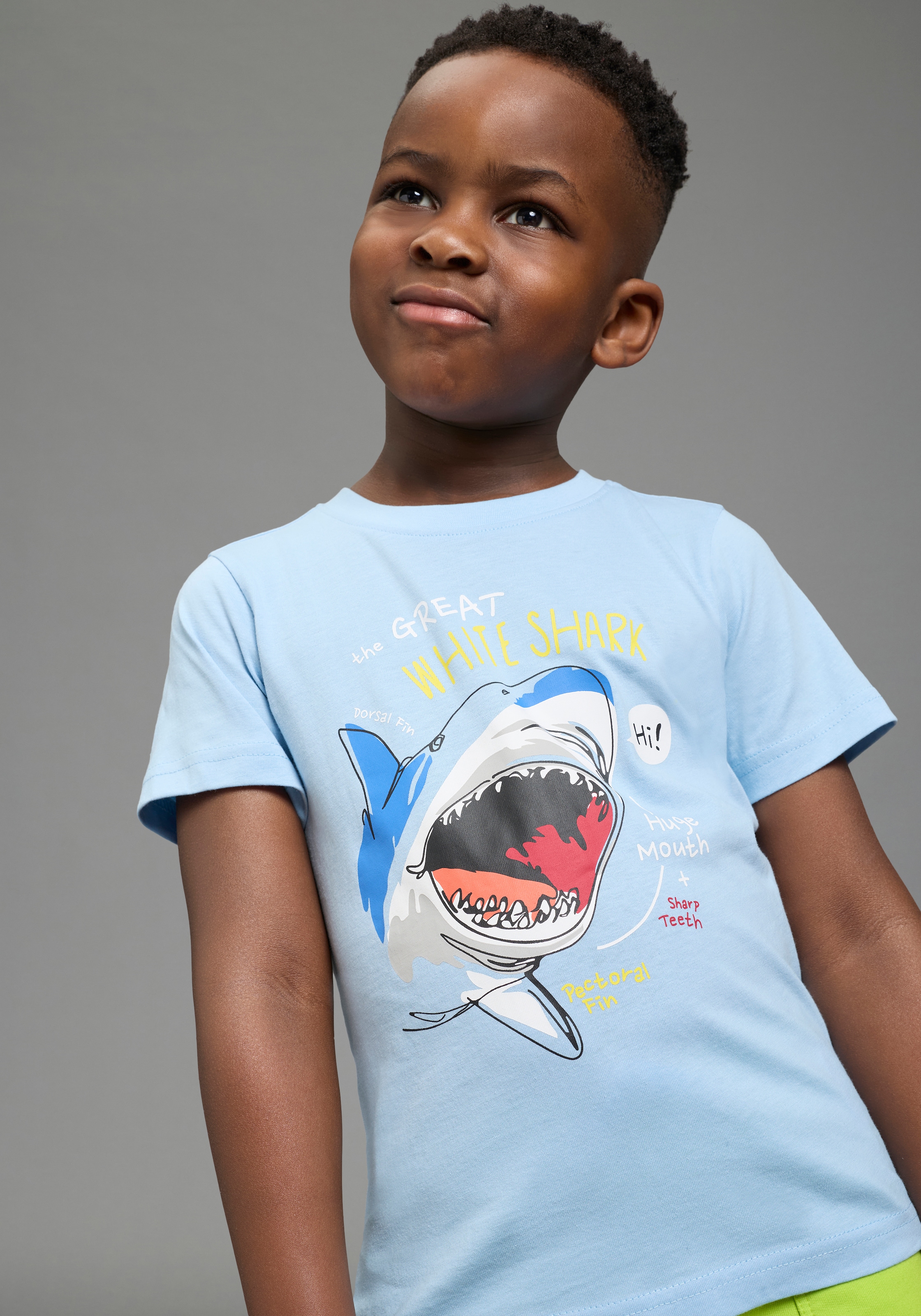 KIDSWORLD T-Shirt »2er Pack Shirts mit Hai Motiven für kleine Jungen« Packung, 2, 2 tlg. modischer Stil, mit Rundhalsausschnitt, Kurzarm, bedruckt