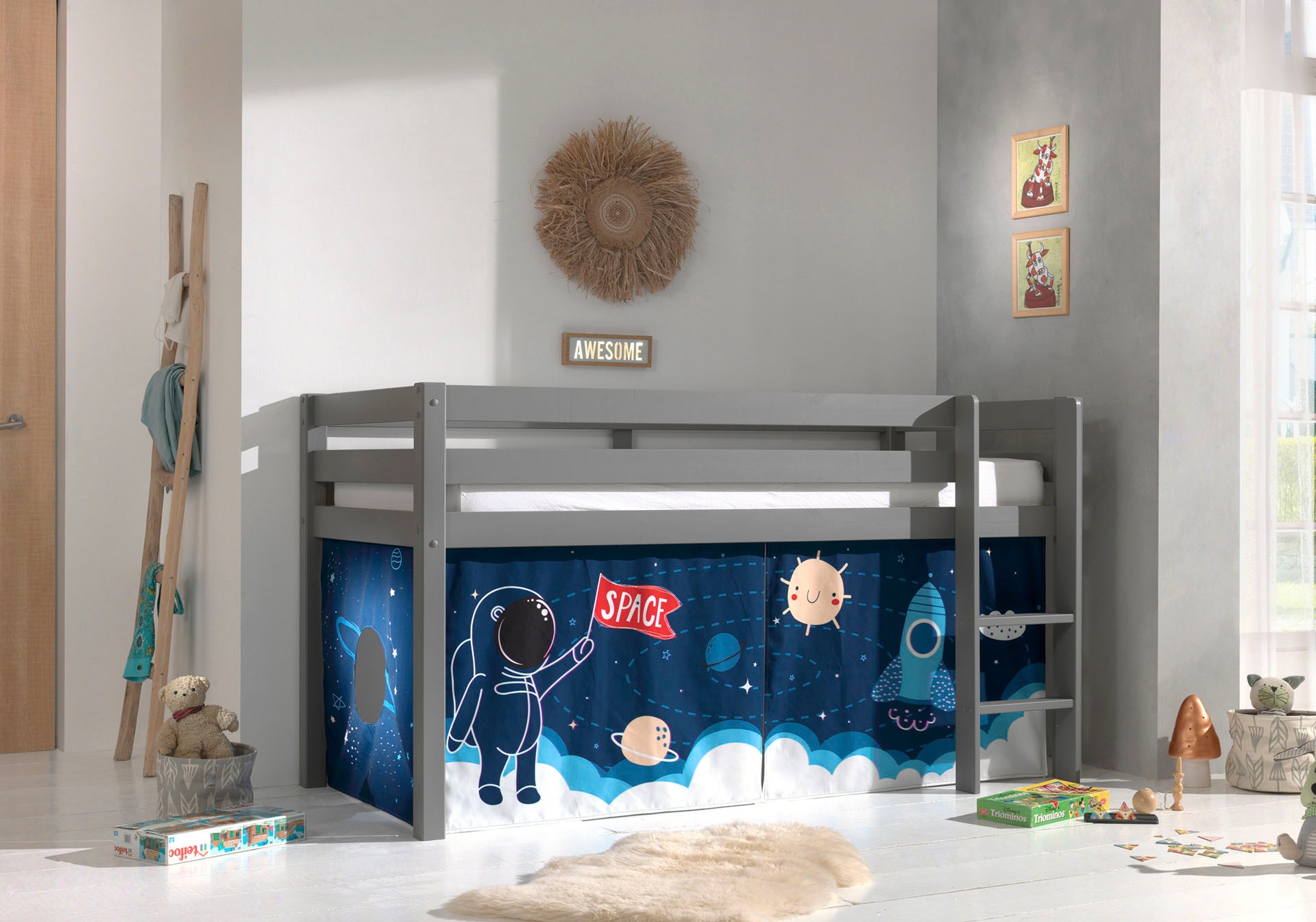 Vipack Spielbett »Vipack Pino«, (Made in Europe), mit Textil-Set, inkl. Rolllattenrost, in Natur, Weiß oder Grau