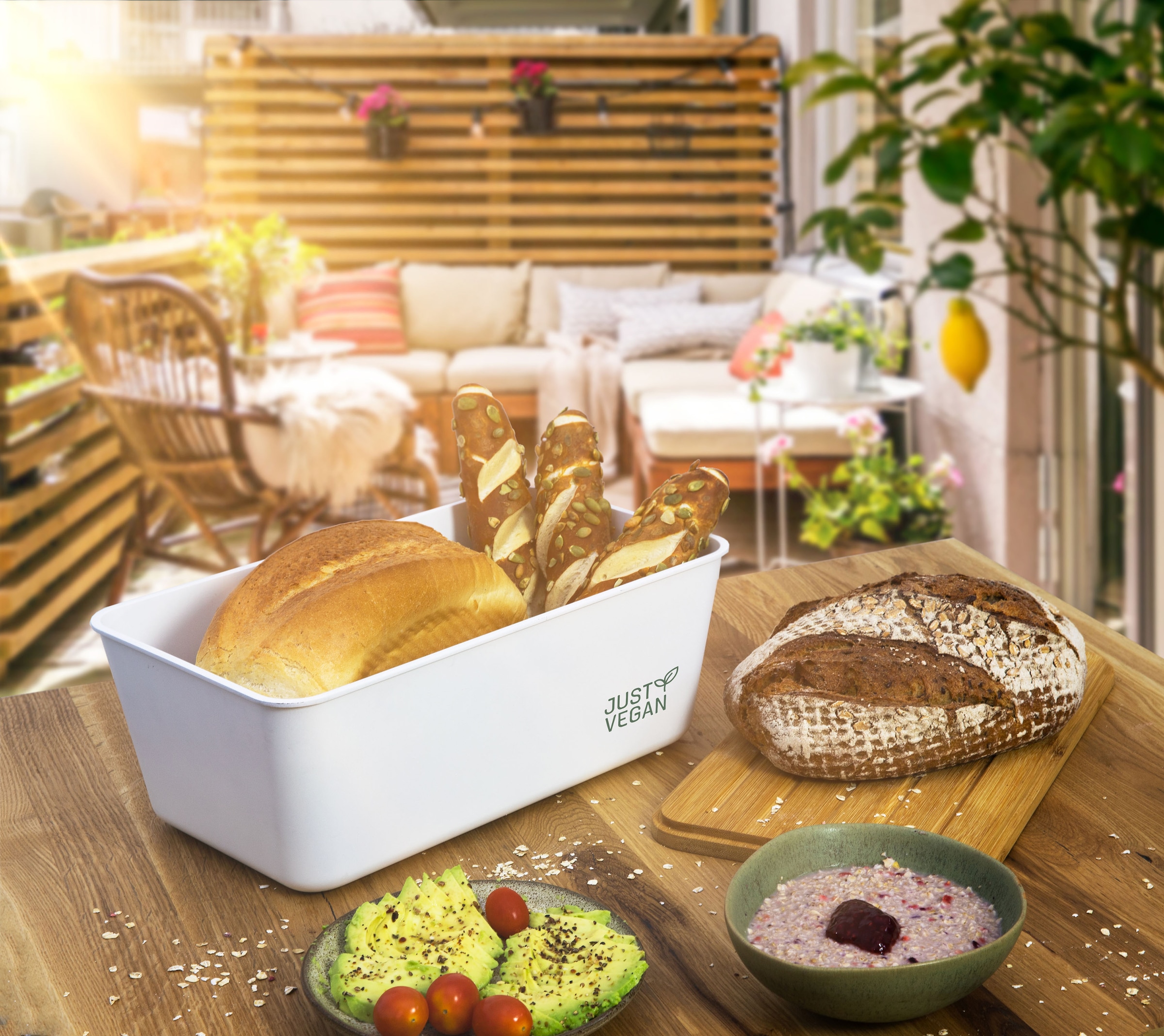 JUST VEGAN Brotkasten, (Set, 1 tlg., inkl. Schneidebrett), aus Biokunststoff