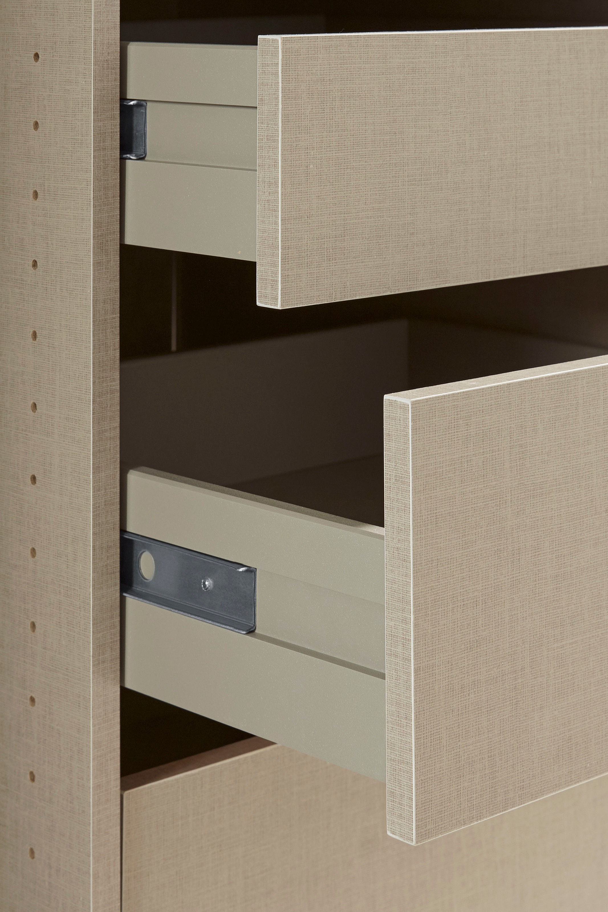 rauch Schwebetürenschrank »Kleiderschrank Schrank Garderobe TOPSELLER OTELI inkl. Inneneinteilung«, (Breiten 203/271/315/360 cm Höhen 210/229 cm), mit 3 Innenschubladen sowie zusätzlichen Einlegeböden MADE IN GERMANY