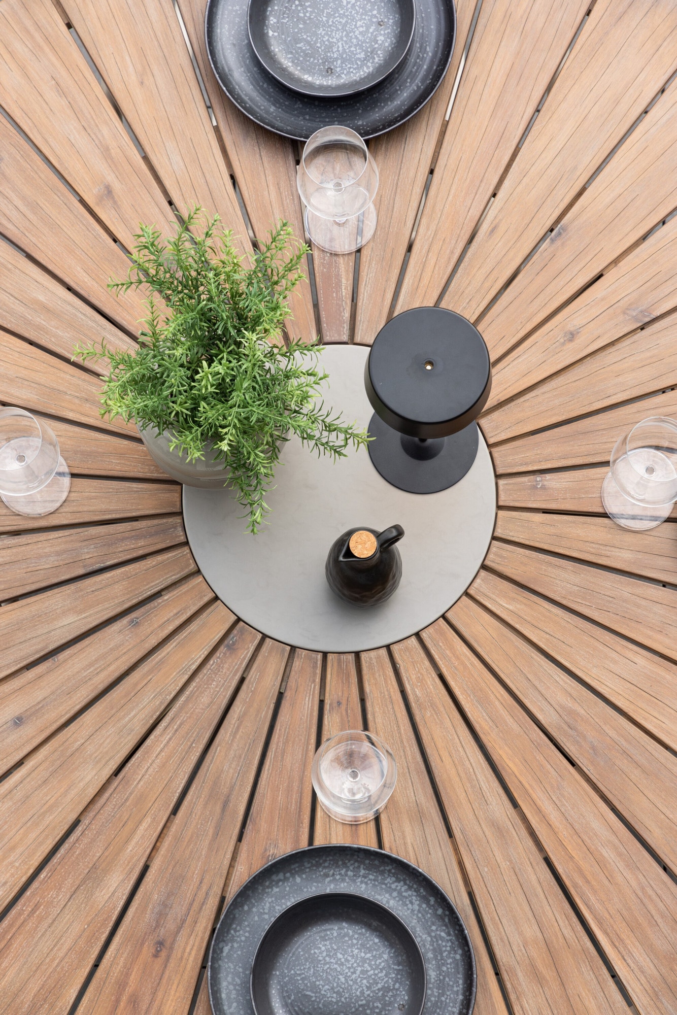 Venture Home Gartentisch »Rosario, runde Esstafel für den Außenbereich« Outdoortisch rund, Metallgestell, pflegeleicht