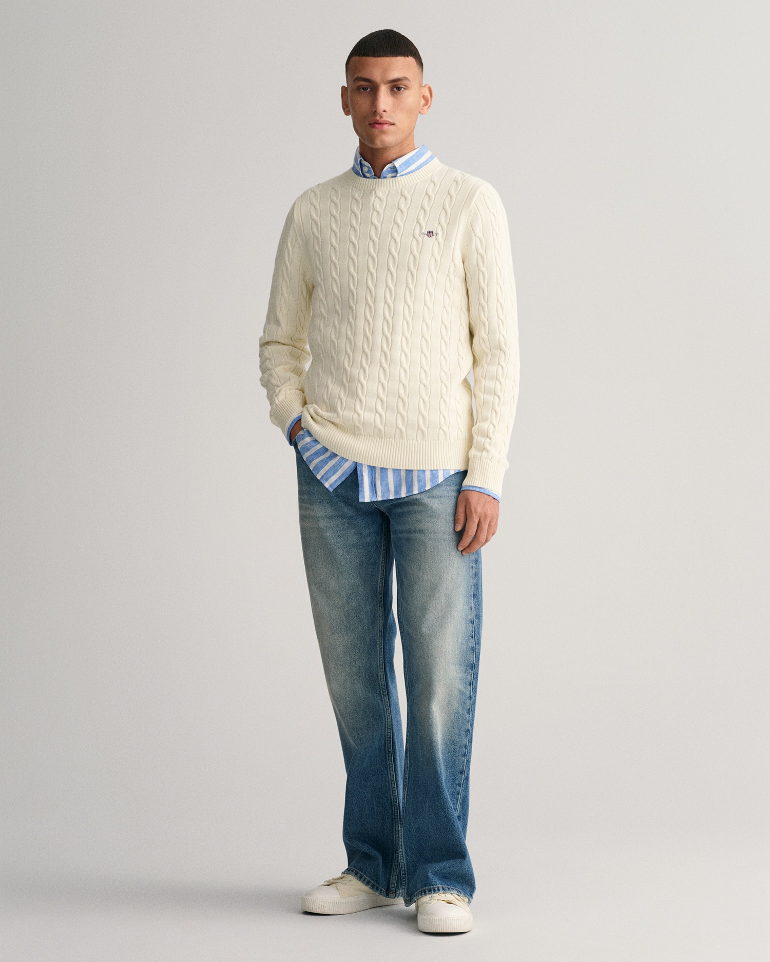 Gant Strickpullover »COTTON CABLE C-NECK«, mit Wappen-Logostickerei auf der Brust