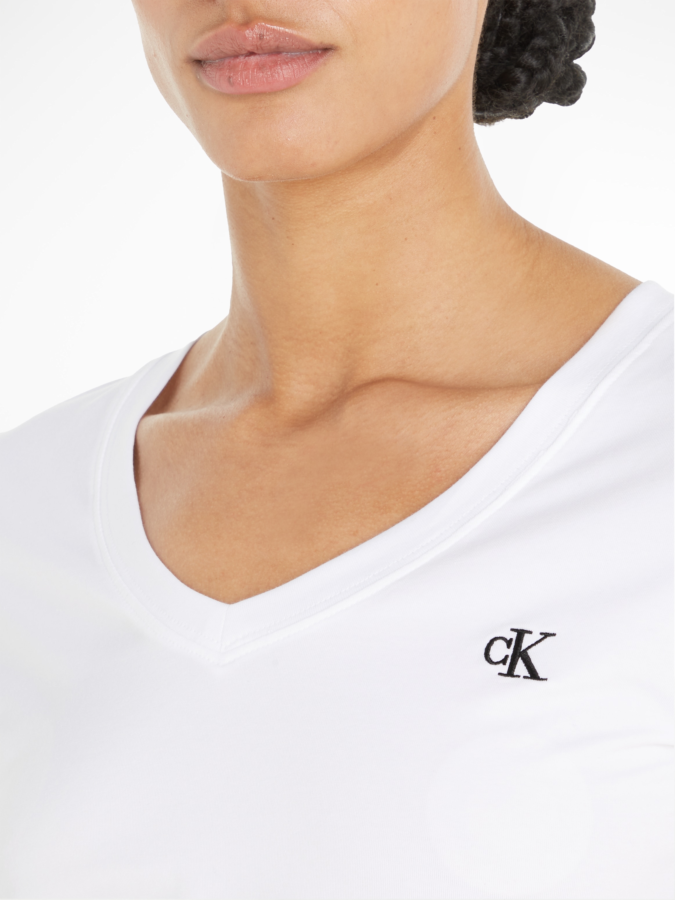 Calvin Klein Jeans V-Shirt »CK EMBROIDERY STRETCH V-NECK«, (1 tlg.), mit kleiner Calvin Klein Logo-Stickerei auf Brusthöhe