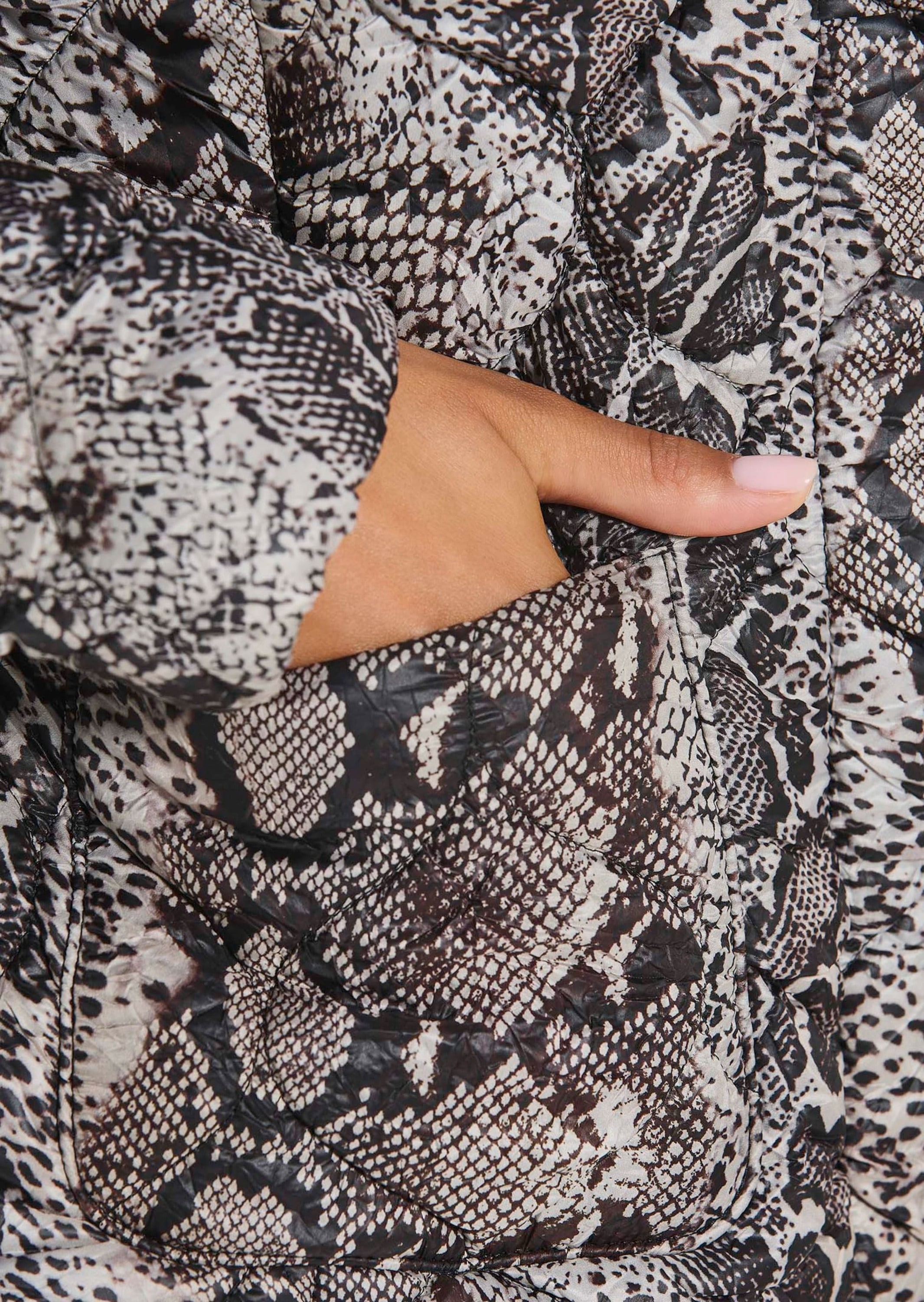 MADELEINE Steppjacke »Jacke Steppjacke mit Unikat-Print«