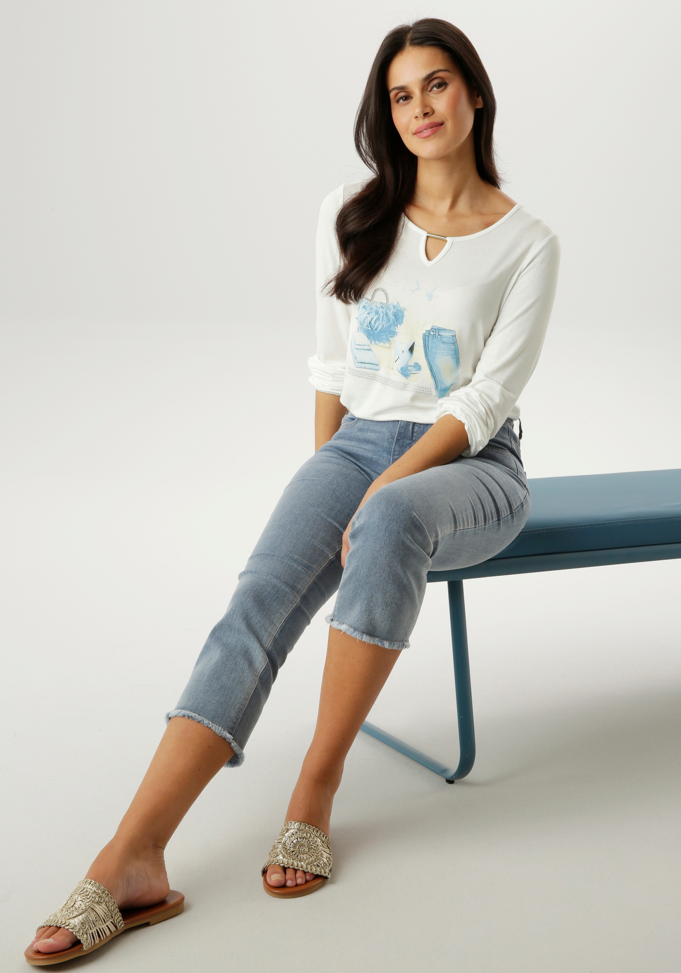 Aniston SELECTED Langarmshirt mit Cut-out und modischen Frontprint mit Glitzer - NEUE KOLLEKTION