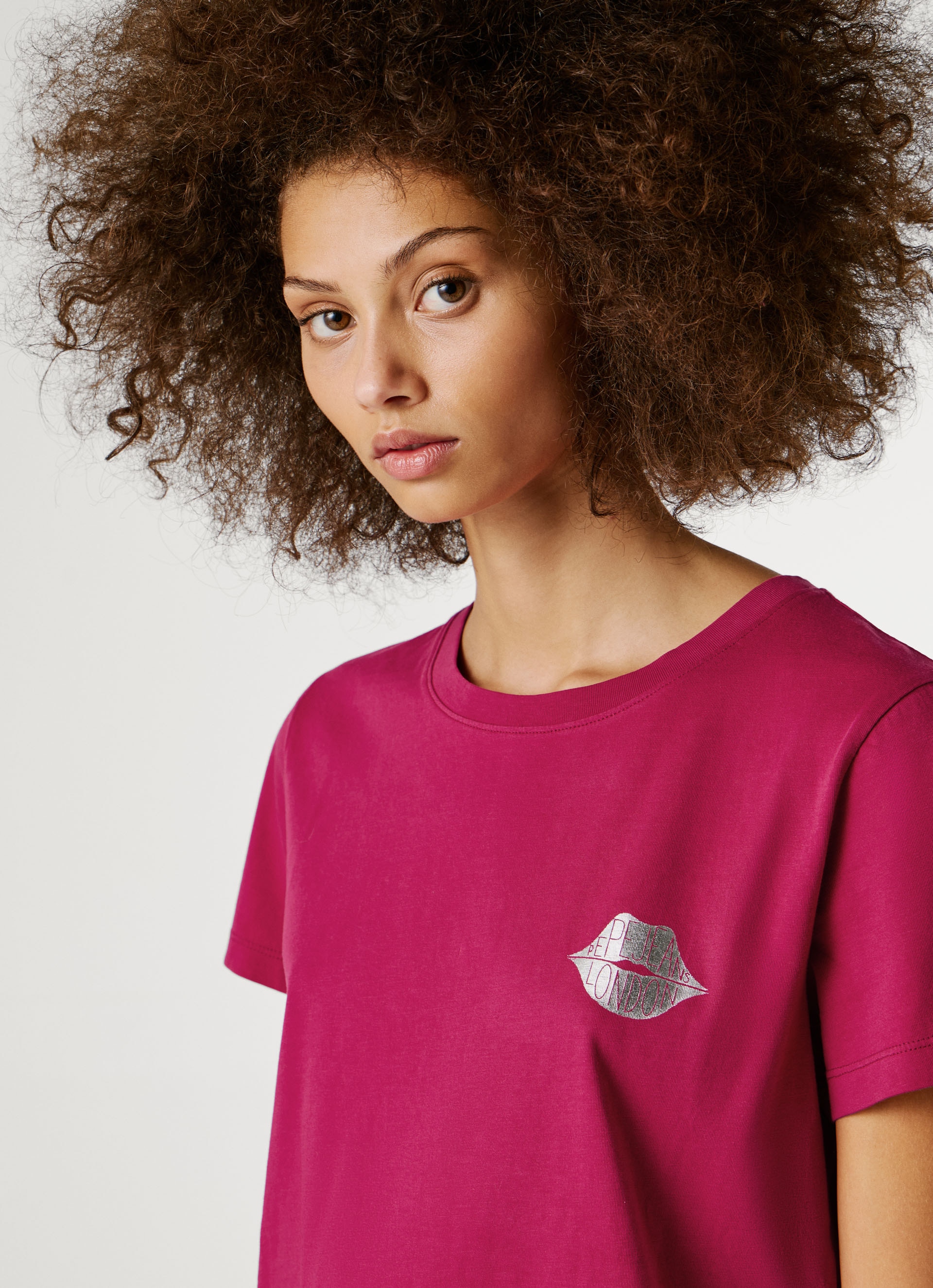 Pepe Jeans T-Shirt »BRULE« mit Runhals, kleiner Print auf der Brust