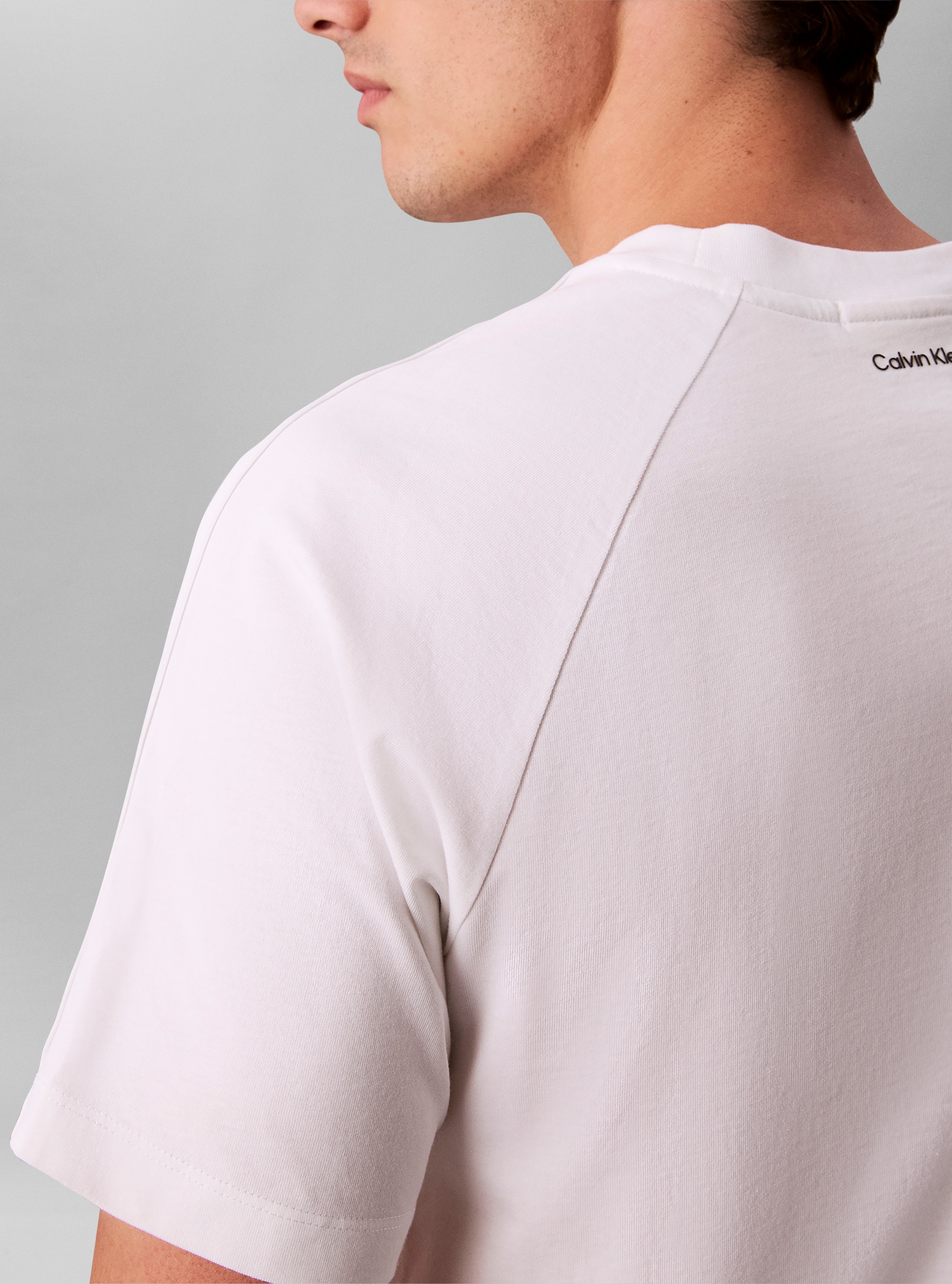 Calvin Klein Jeans T-Shirt »LOGO TAPE TEE« Regular fit, Logoschriftzug