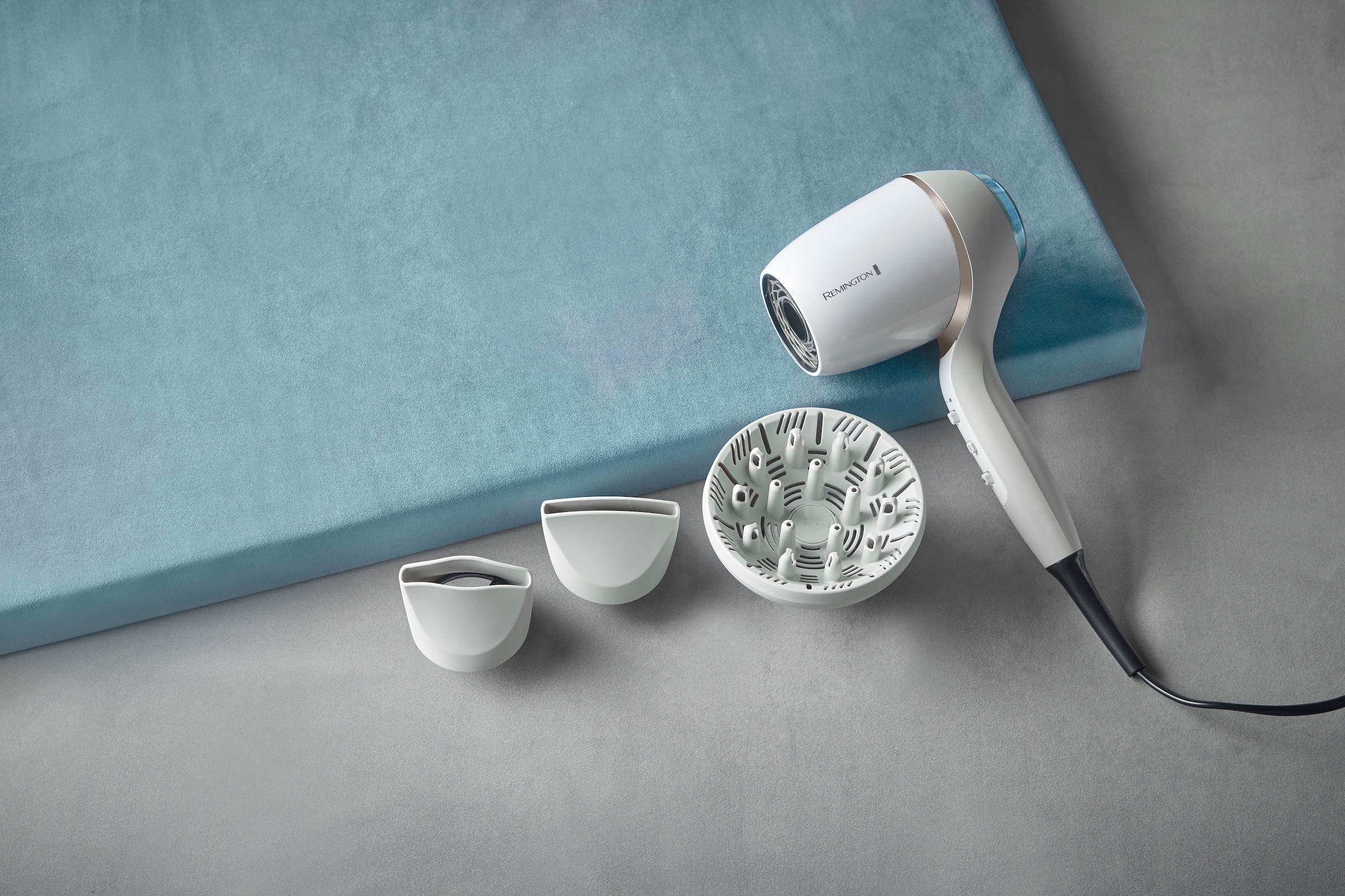 Remington Haartrockner »HYDRAluxe PRO (EC9001)«, 2200 W, 3 Aufsätze, 50 % schnelleres Trocknen,
Ionengenerator, 2 Stylingdüsen & Diffusor