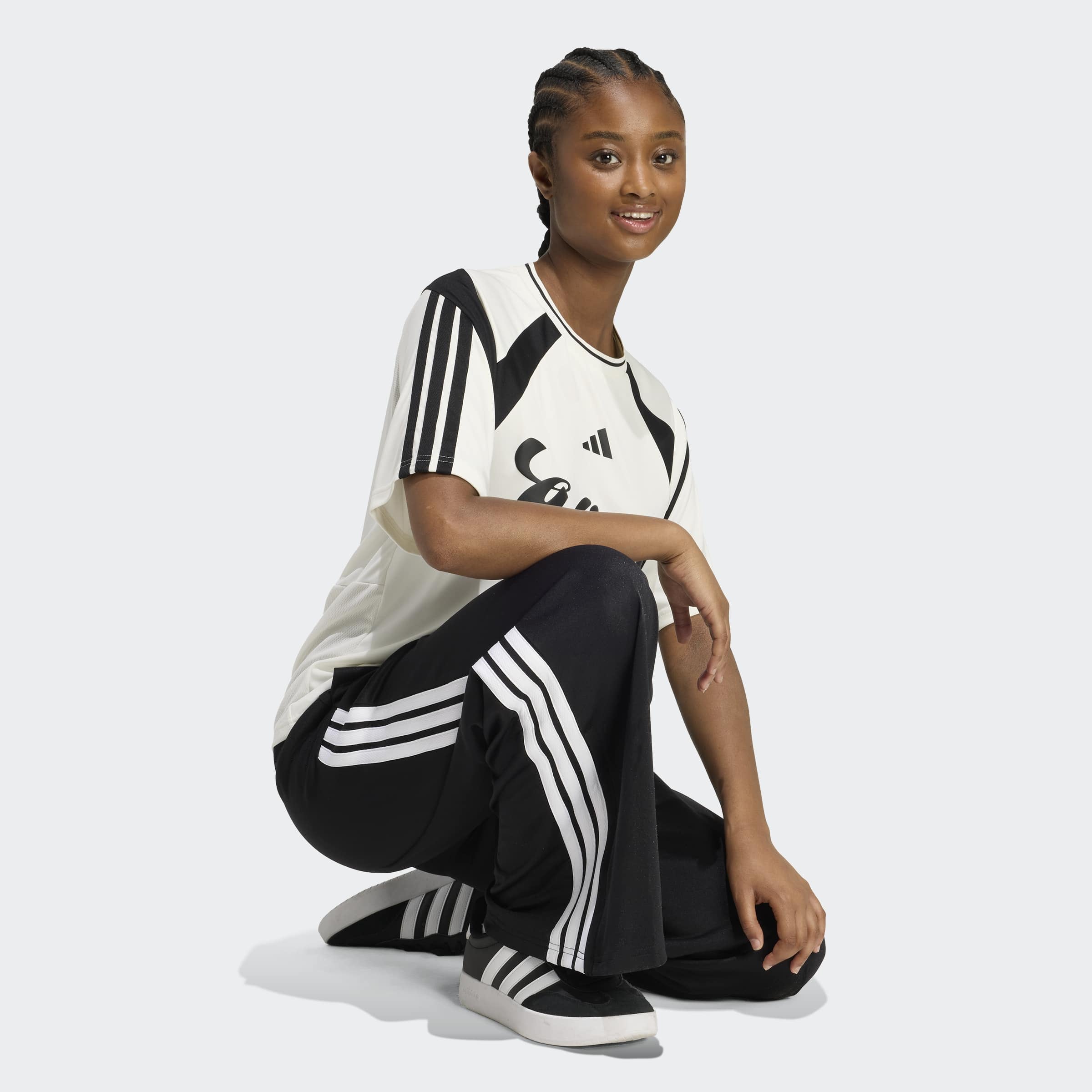 adidas Sportswear Sporthose »HOUSE OF TIRO, WEITES BEIN«  sportlicher Stil, für Training und Freizeit, mit Kordelverschluss