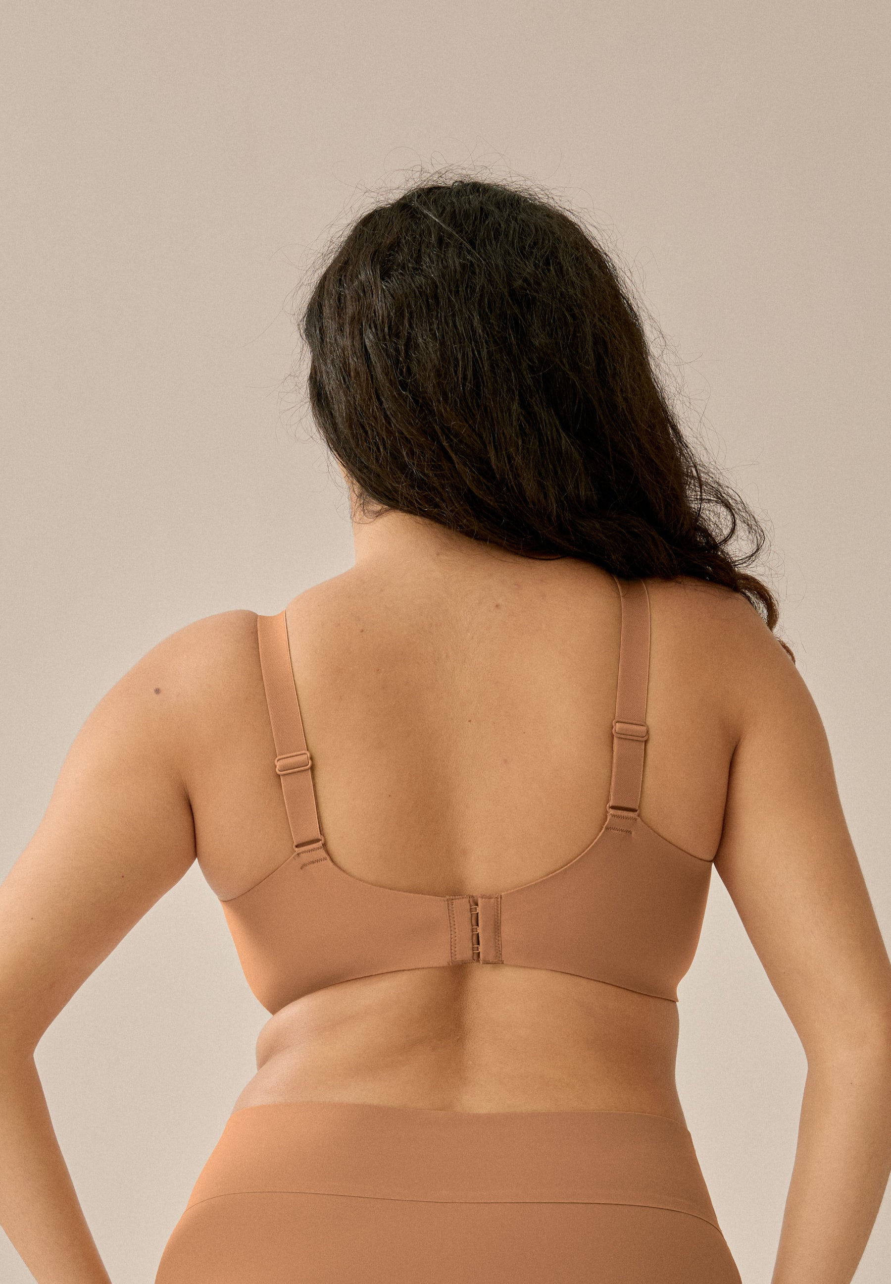 Naturana Soft-BH »Smoothing« flache nahtlose Abschlüsse, breites Unterbrustband, ohne Bügel, basic
