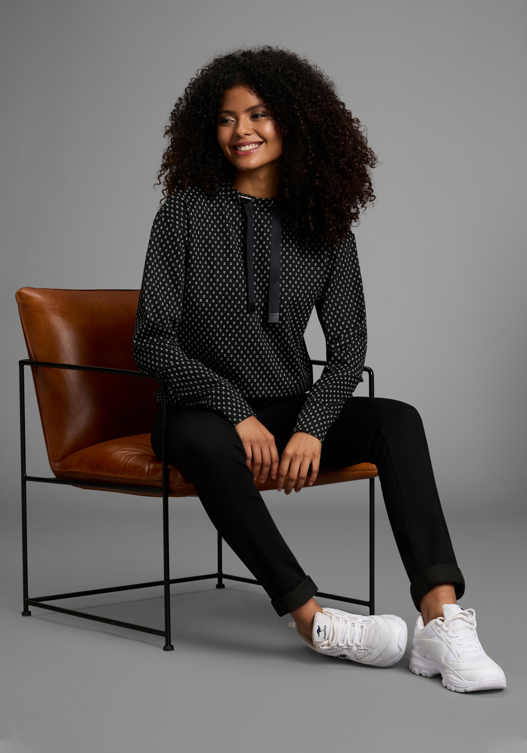 KangaROOS Sweatshirt , in strukturiertem Material mit Turtleneck
