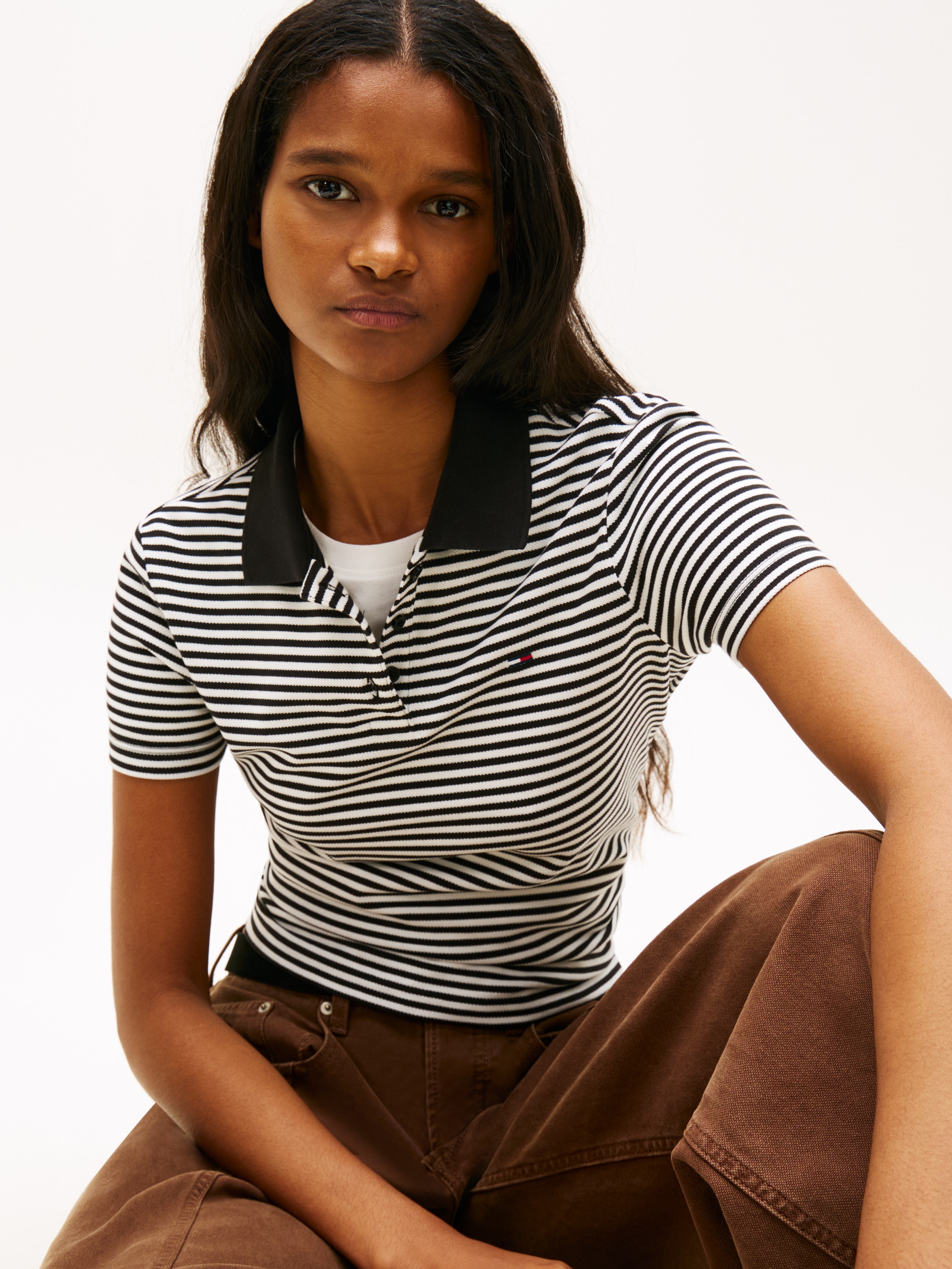 Tommy Jeans Poloshirt »TJW SLIM ESSENTIAL POLO SHORT SLEEVE« mit Logostickerei, Piqué