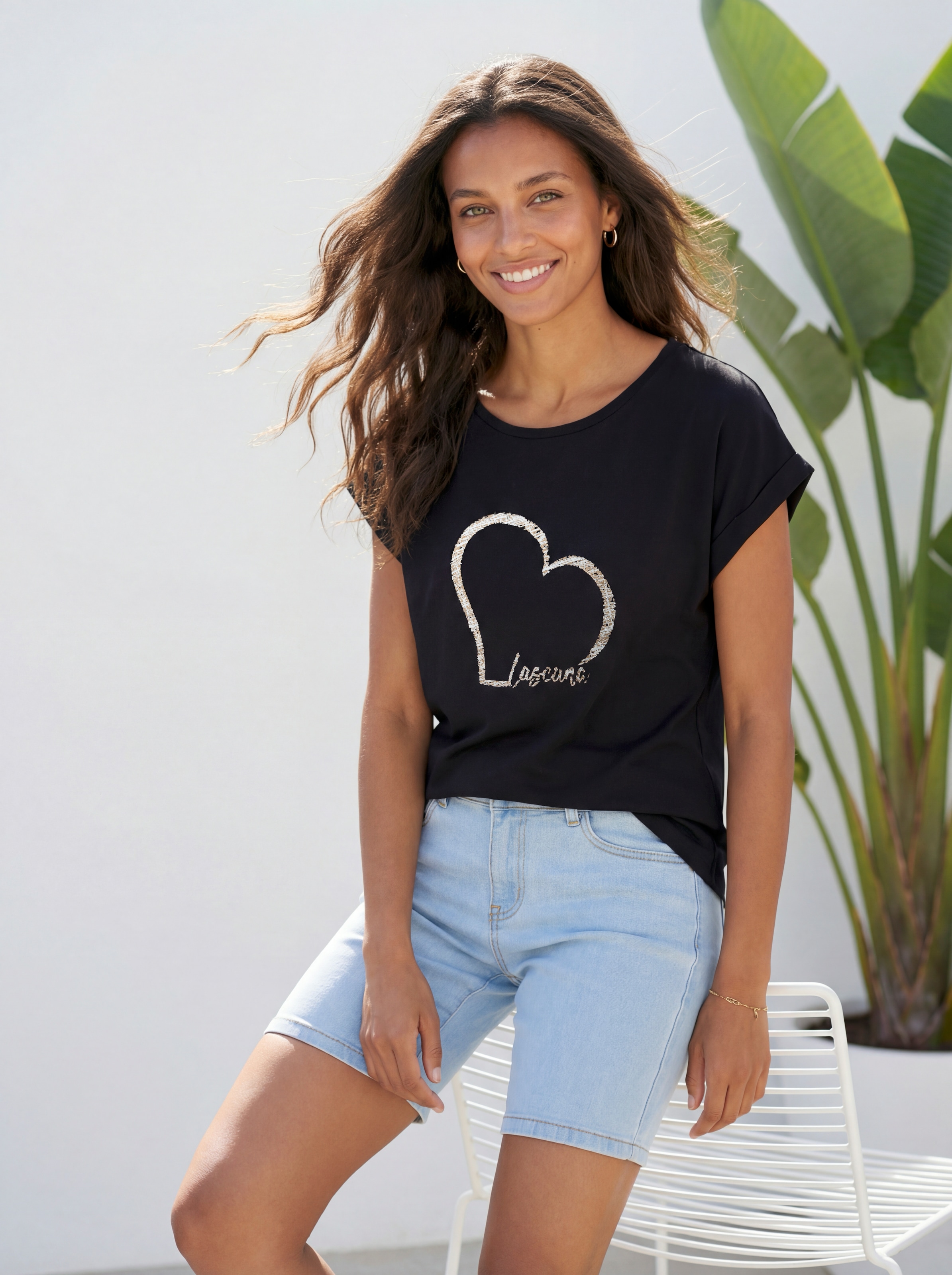 LASCANA Kurzarmshirt »mit Lascana Herz Print« aus weichem Viskose-Stretch