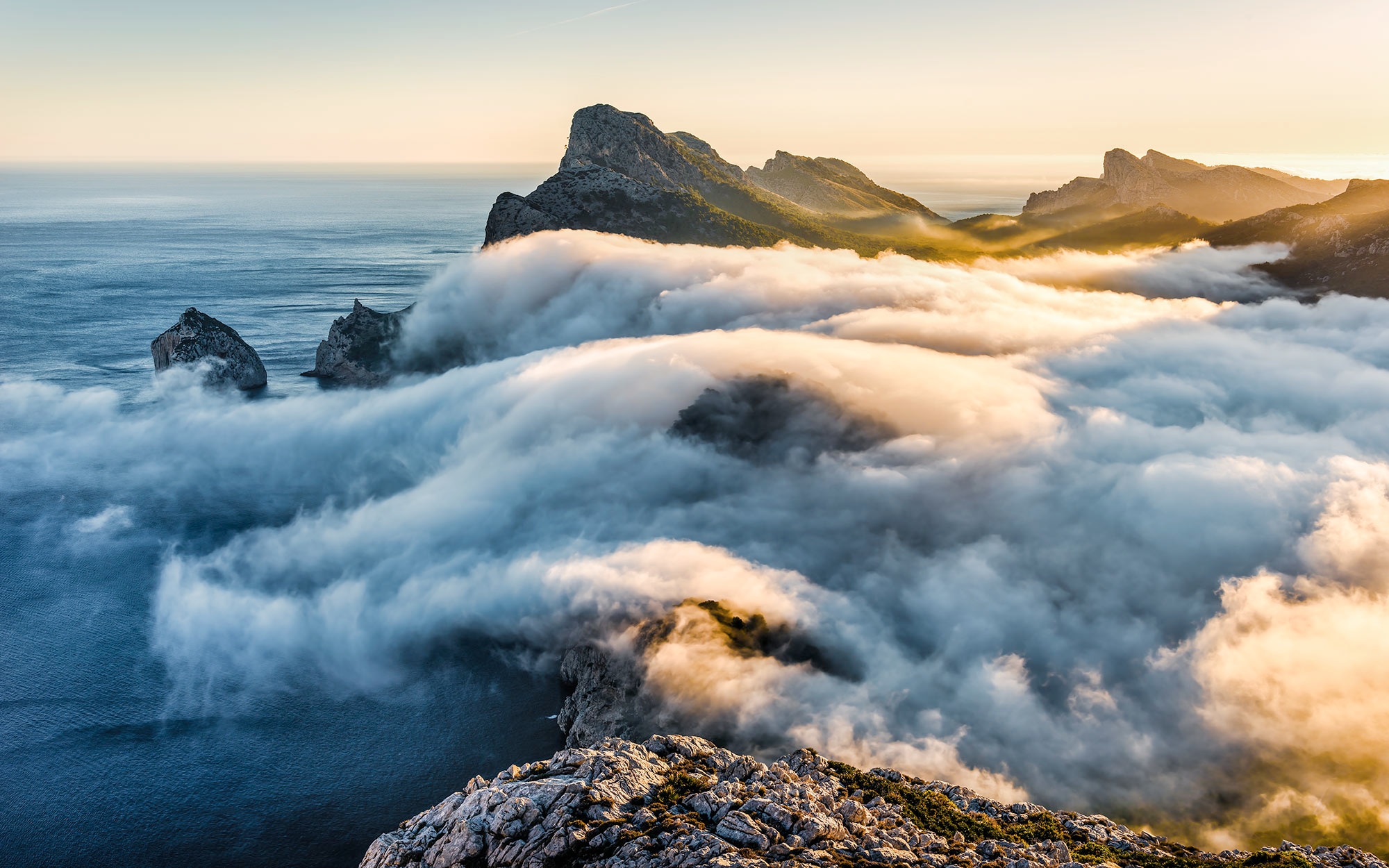 Komar Fototapete »Vlies Fototapete - Soul of Light - Größe 400 x 250 cm« Motiv | bedruckt glatt