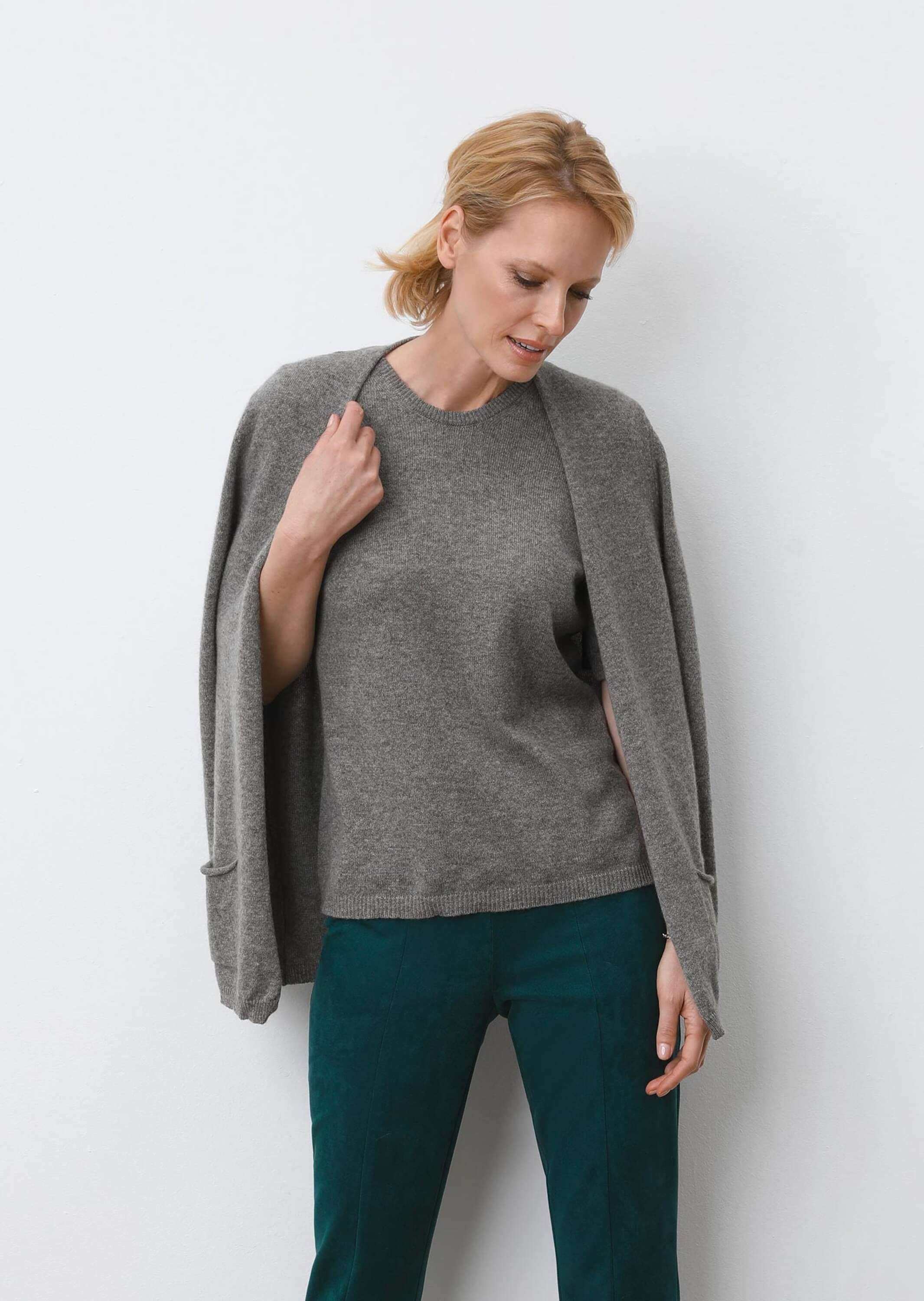 GOLDNER Strickjacke »Kurzgröße Cardigan in langer offener Form« Aufwendig in Form gestrickt