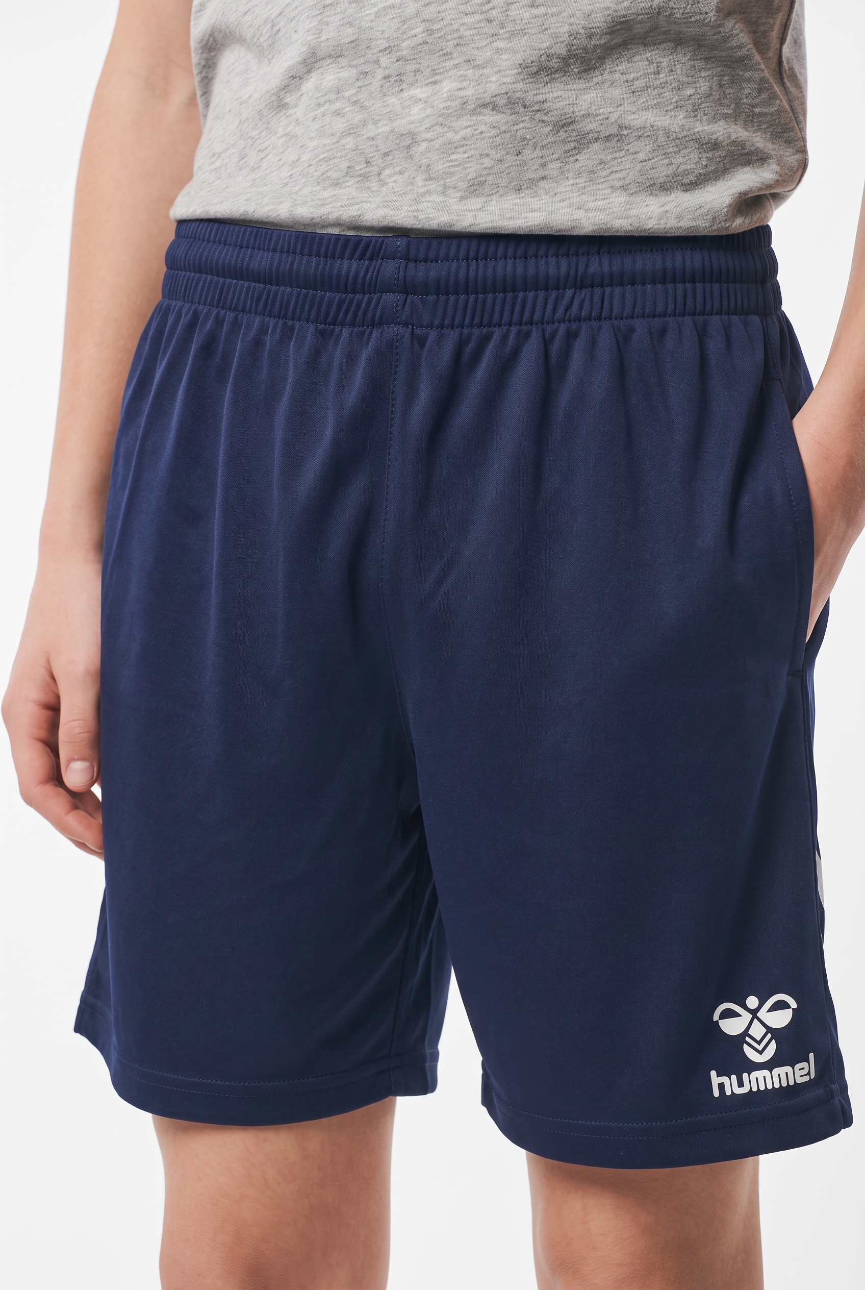 hummel Trainingsshorts »HMLCORE XK POLY SHORTS KIDS«  doppelt gestricktes Material, mit BEECOOL-Technologie®, aus Polyester