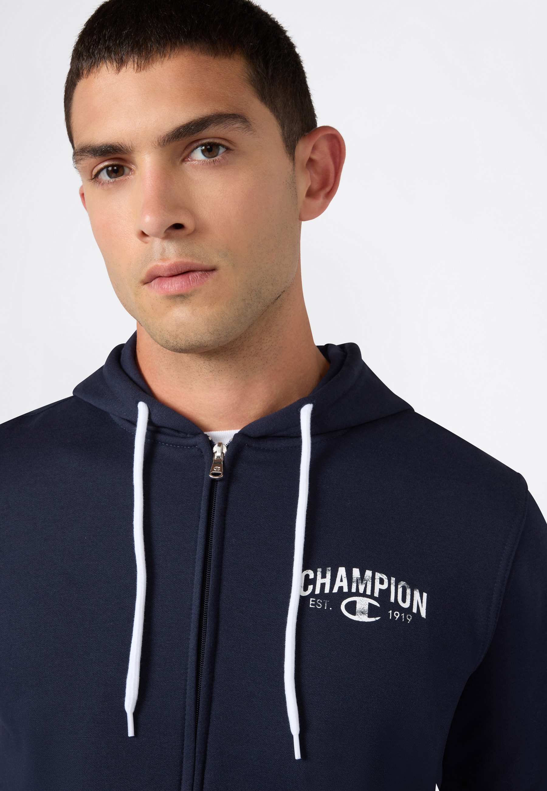 Champion Kapuzensweatjacke »SPORTWEAR ZIP-UP HOODIE Standard Fit« mit durchgehendem Reißverschluss, Langarm-Design, Standard Fit