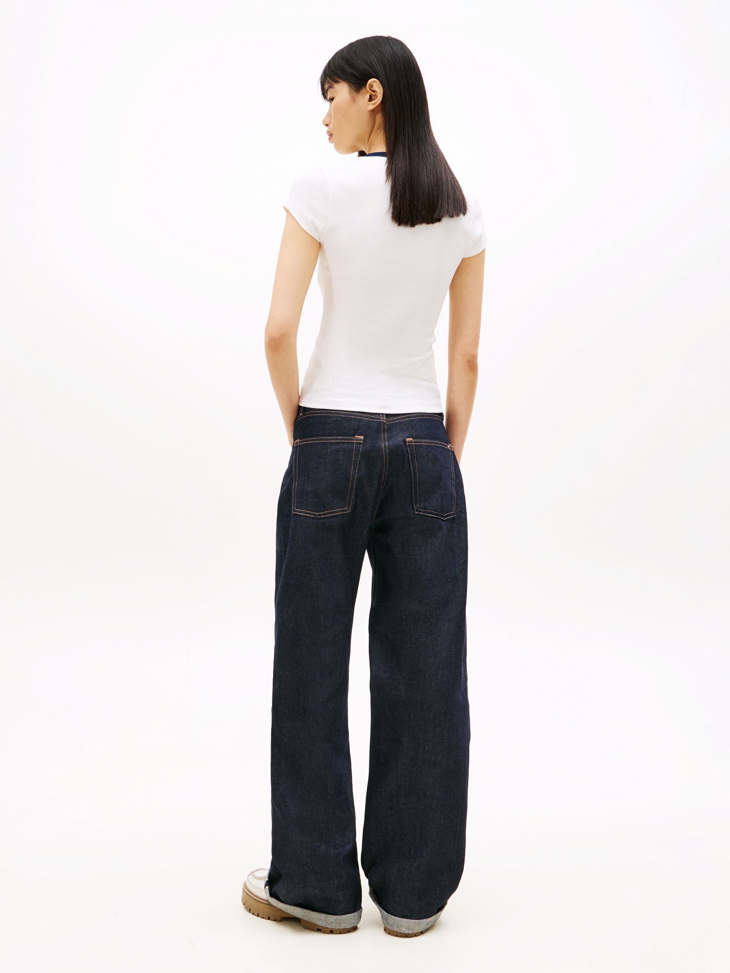 Tommy Jeans Henleyshirt »TJW SLIM HENLEY BADGE SS TEE« mit Kontrastdetail