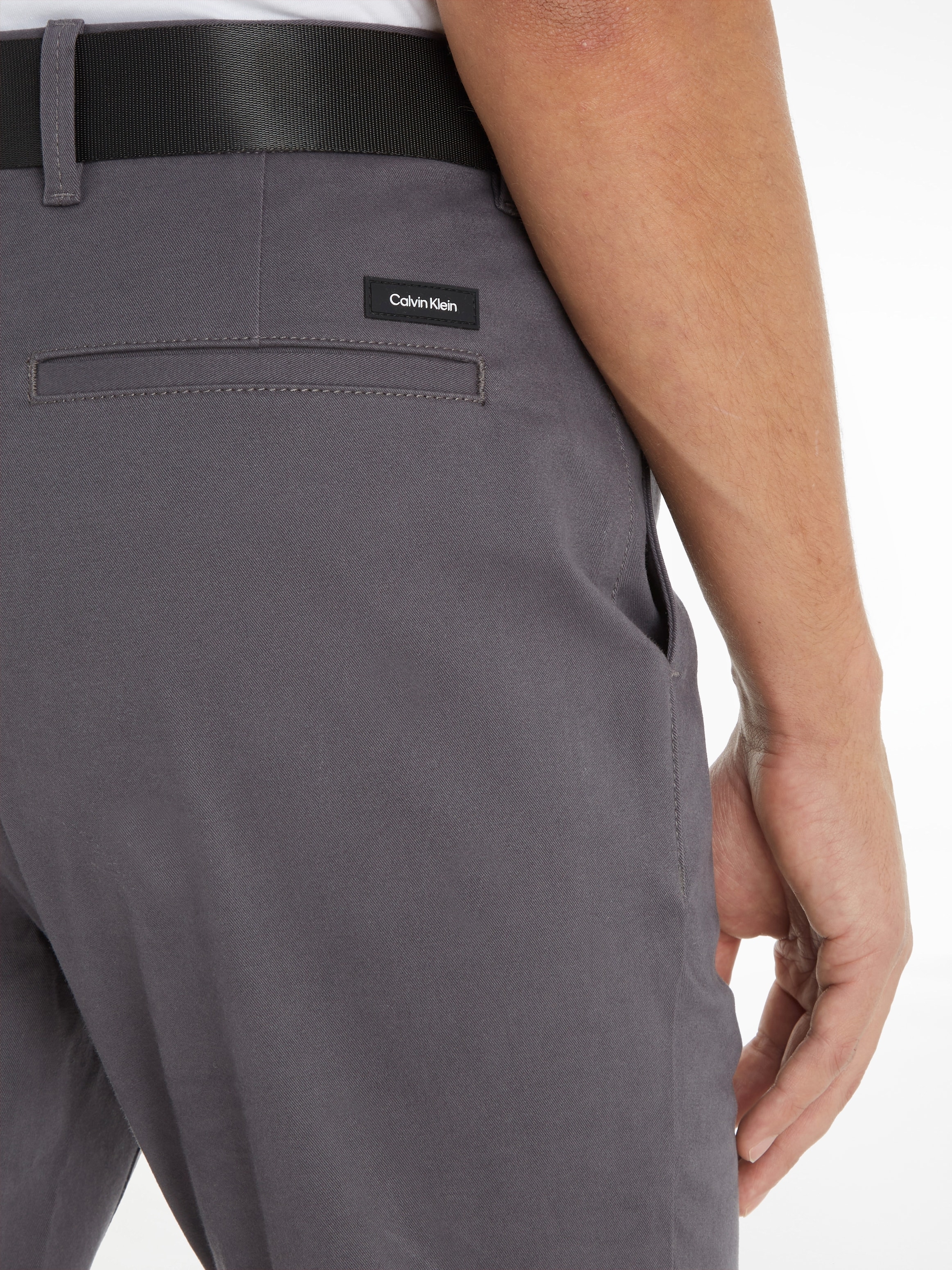 Calvin Klein Stoffhose, mit praktischem Gürtel