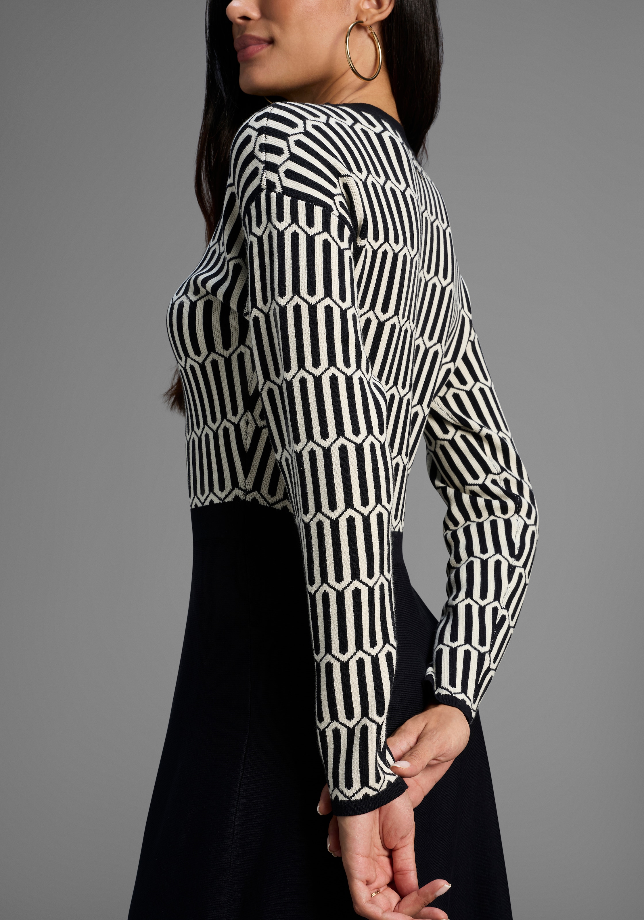 Laura Scott Strickkleid Ohne Tasche | Ohne Taschen mit grafischem Strickmuster - NEUE KOLLEKTION