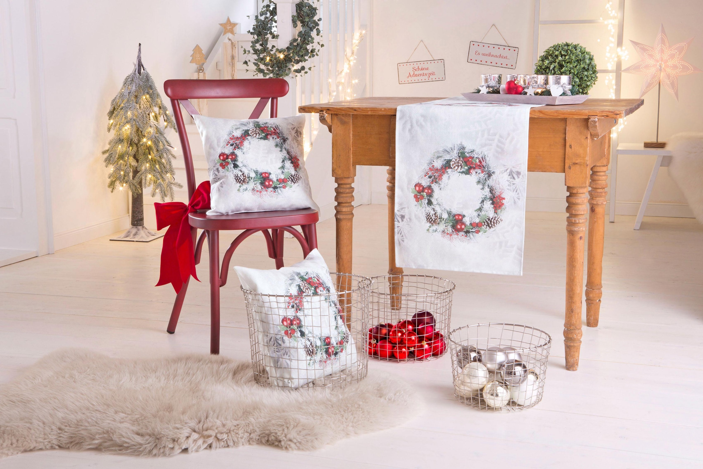 HOSSNER - HOMECOLLECTION Kissenhülle (2 Winterzeit »Kranz, Weihnachtsdeko«, im St.), OTTO-Shop