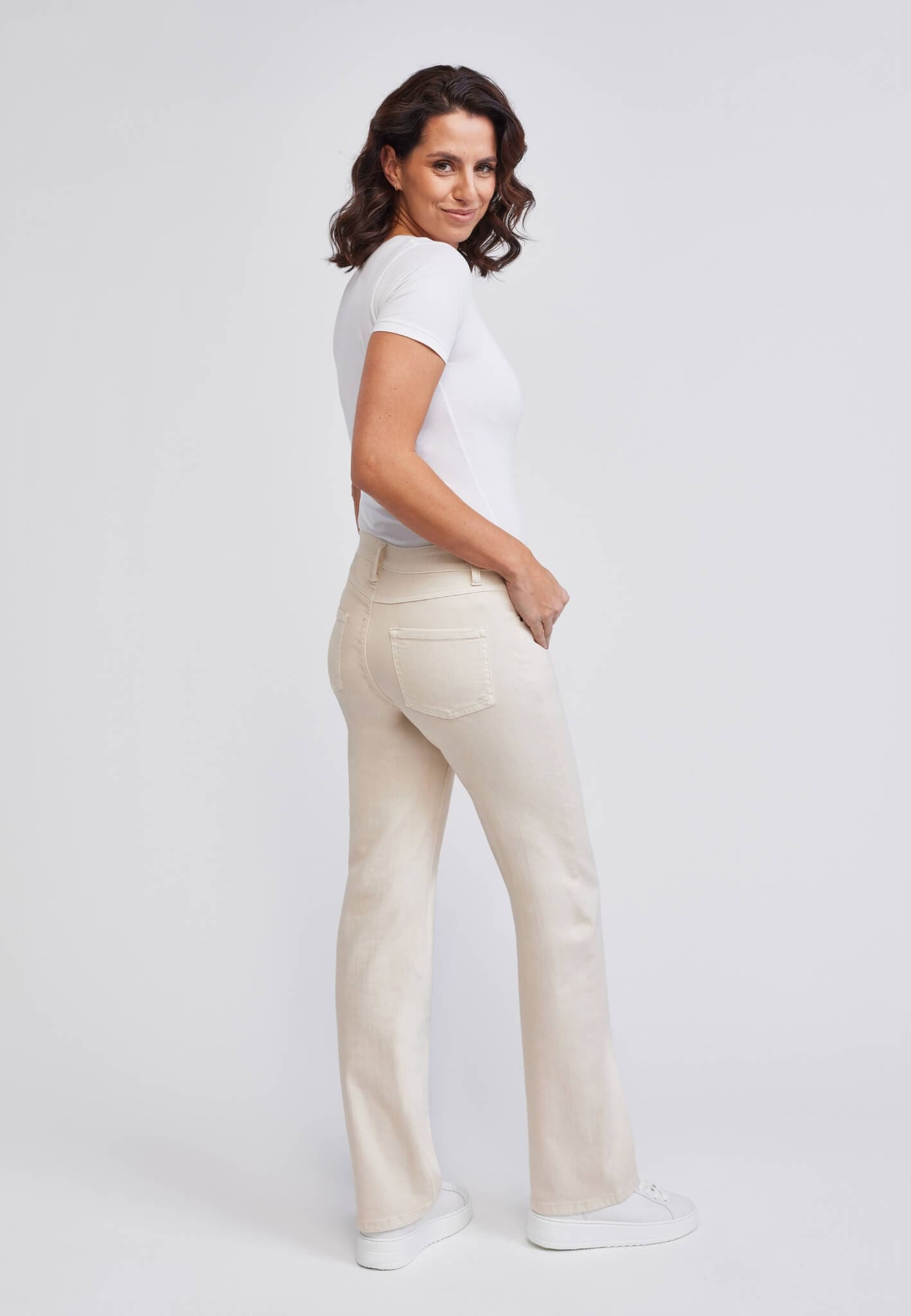 wonderjeans 5-Pocket-Jeans »Relaxed Straight« Cool, modern und vielseitig zu stylen