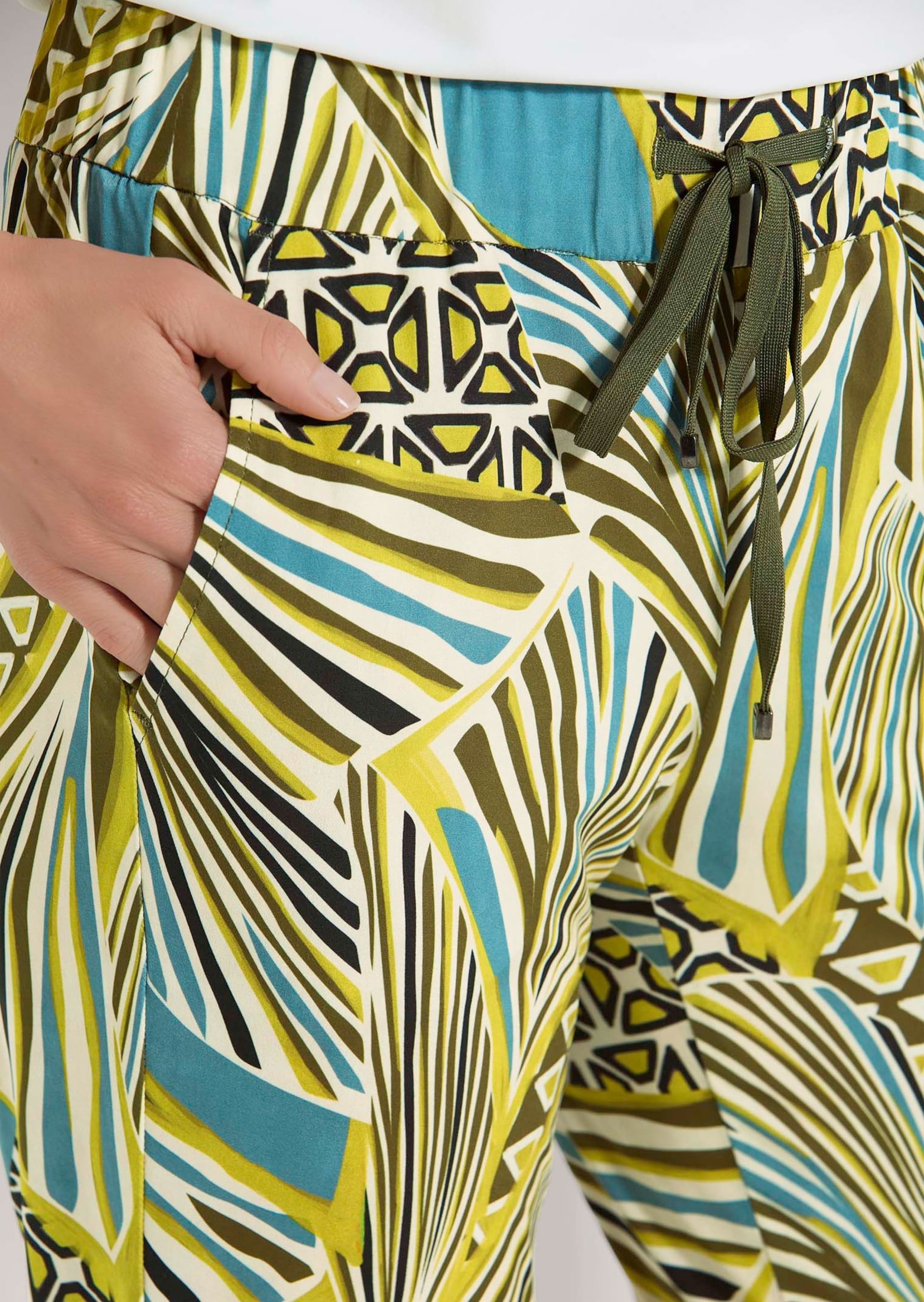 MADELEINE Schlupfhose »7/8 Hose Farbige Schlupfhose mit grafischem Print«