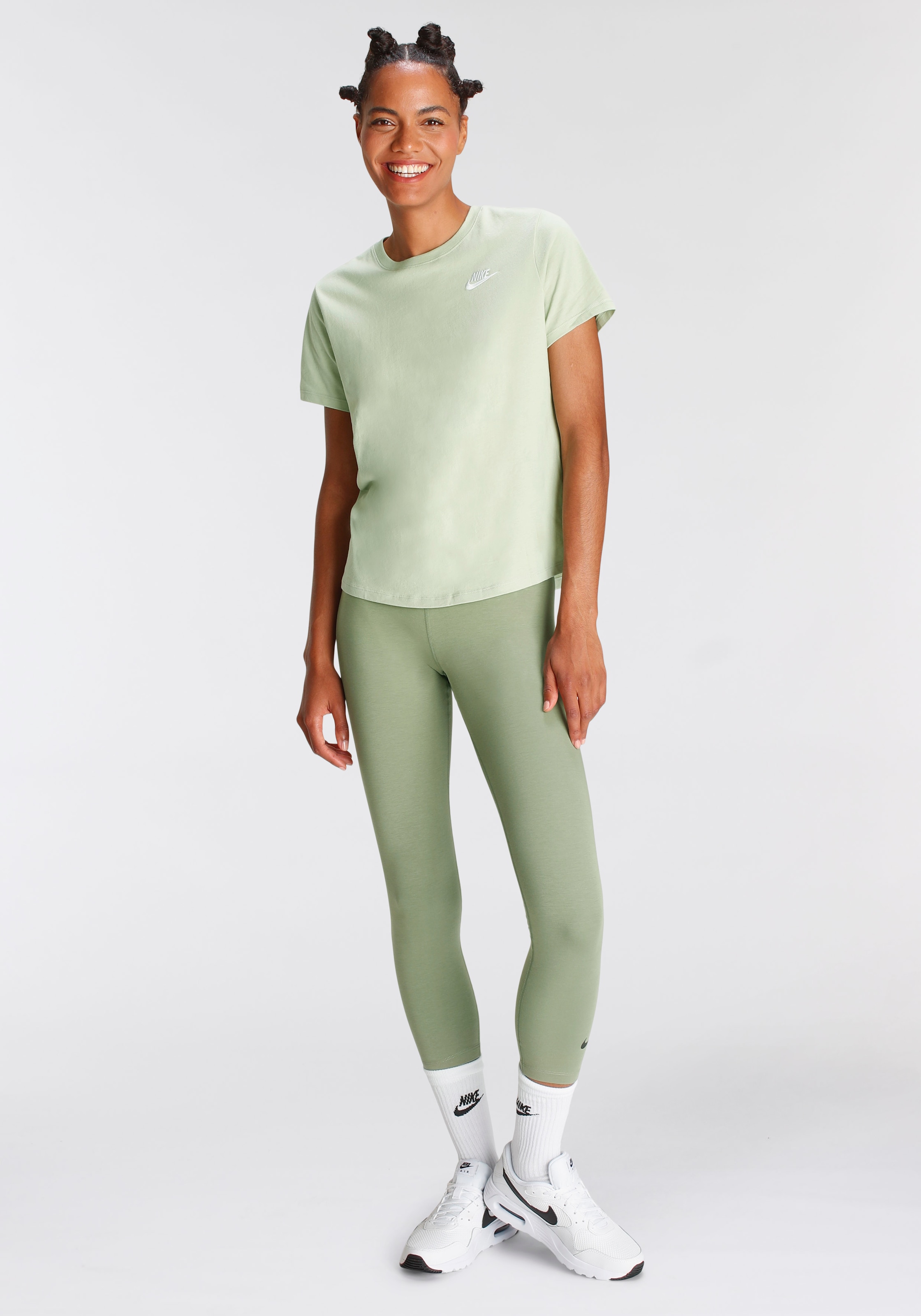 Nike Sportswear T-Shirt »CLUB ESSENTIALS WOMEN\'S T-SHIRT« bestellen im OTTO  Online Shop