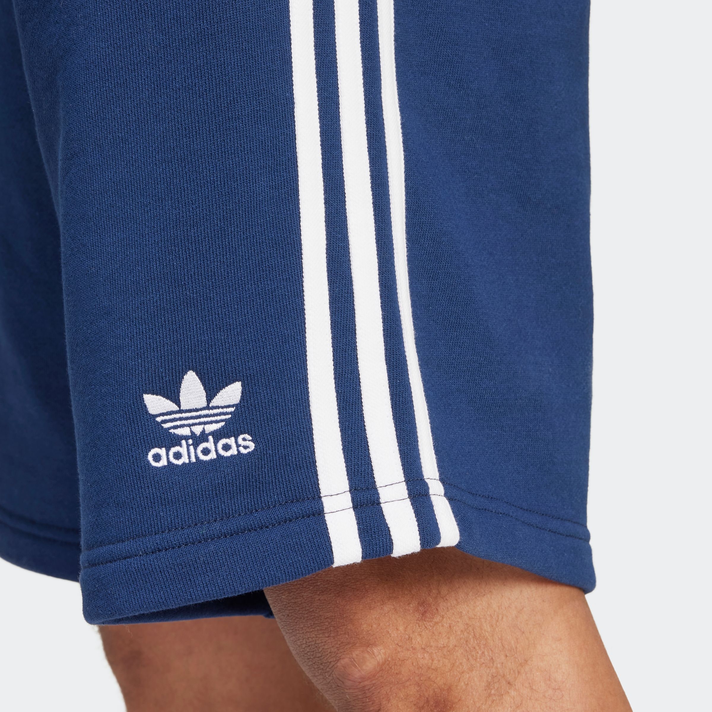 adidas Originals Shorts »3-STRIPE SHORT«, (1 tlg.), Drei Streifen Sweat Shorts aus weichem French-Terry Material