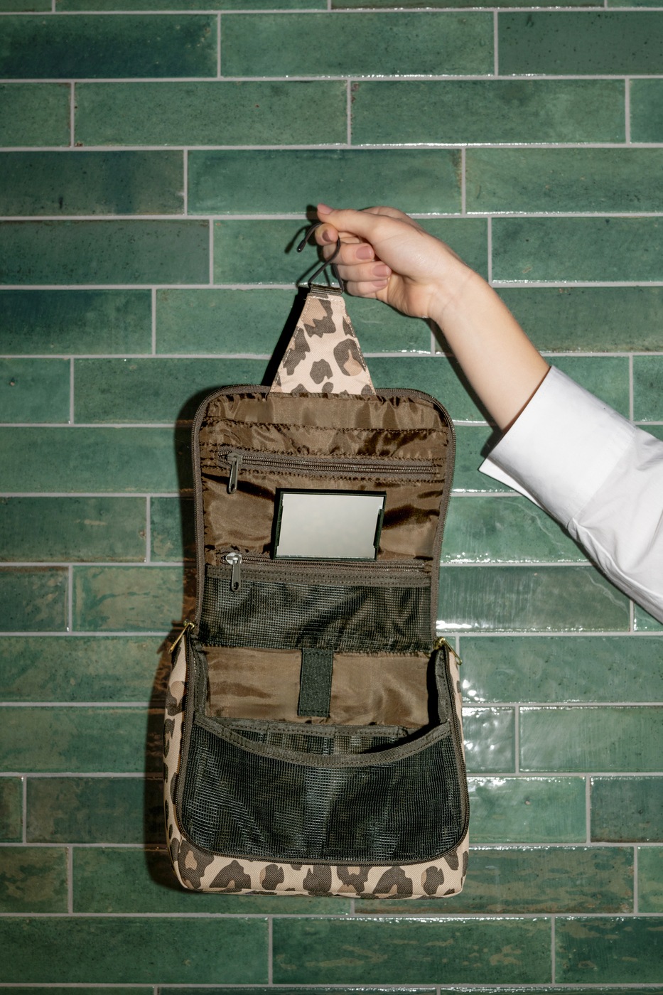 REISENTHEL® Kulturbeutel »toiletbag« großes Hauptfach, Stecktaschen, Reißverschlusstaschen, Spiegel innen