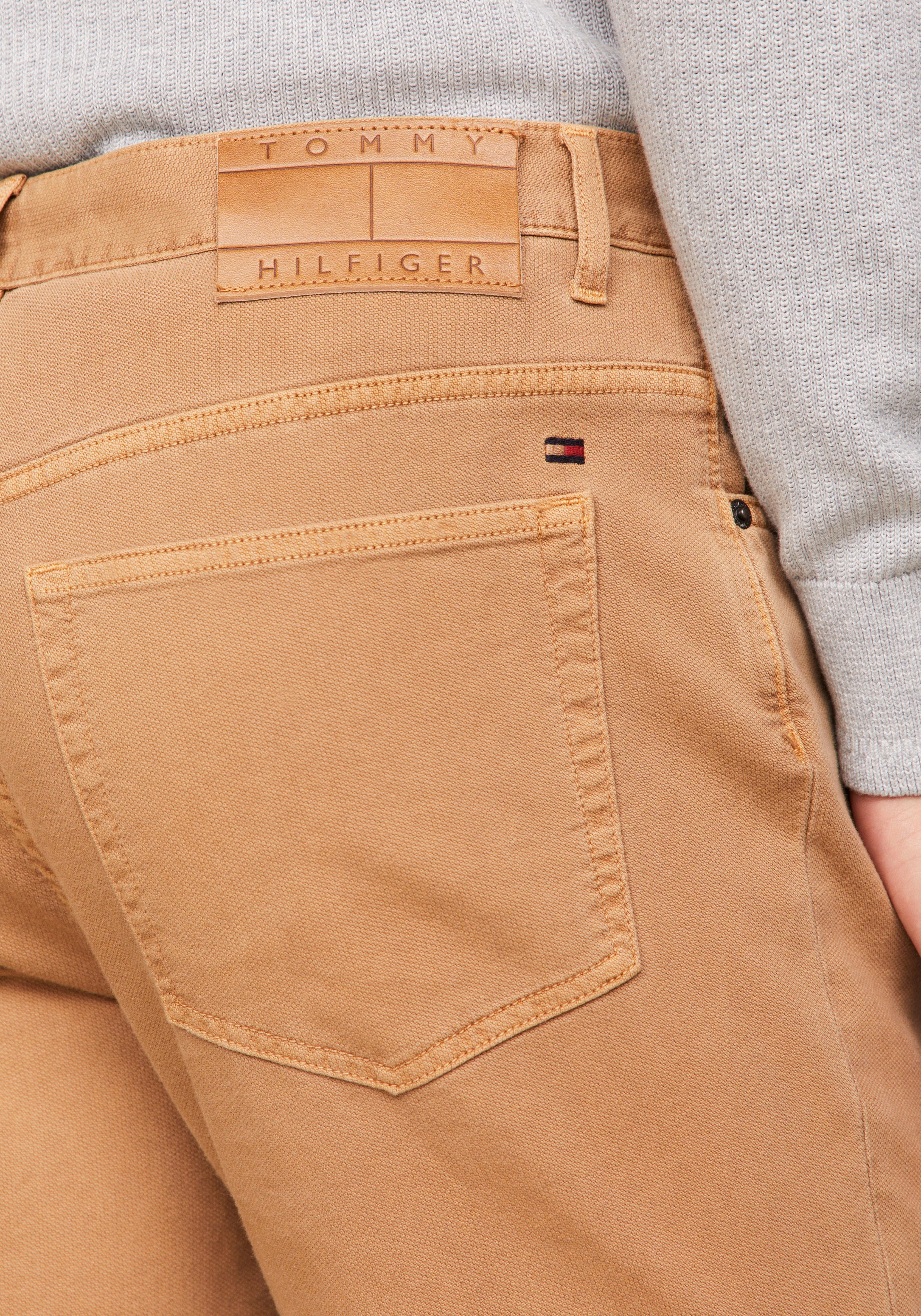 Tommy Hilfiger Chinohose »CHELSEA CHINO ESSENTIAL TWILL«, mit seitlichen Eingrifftaschen