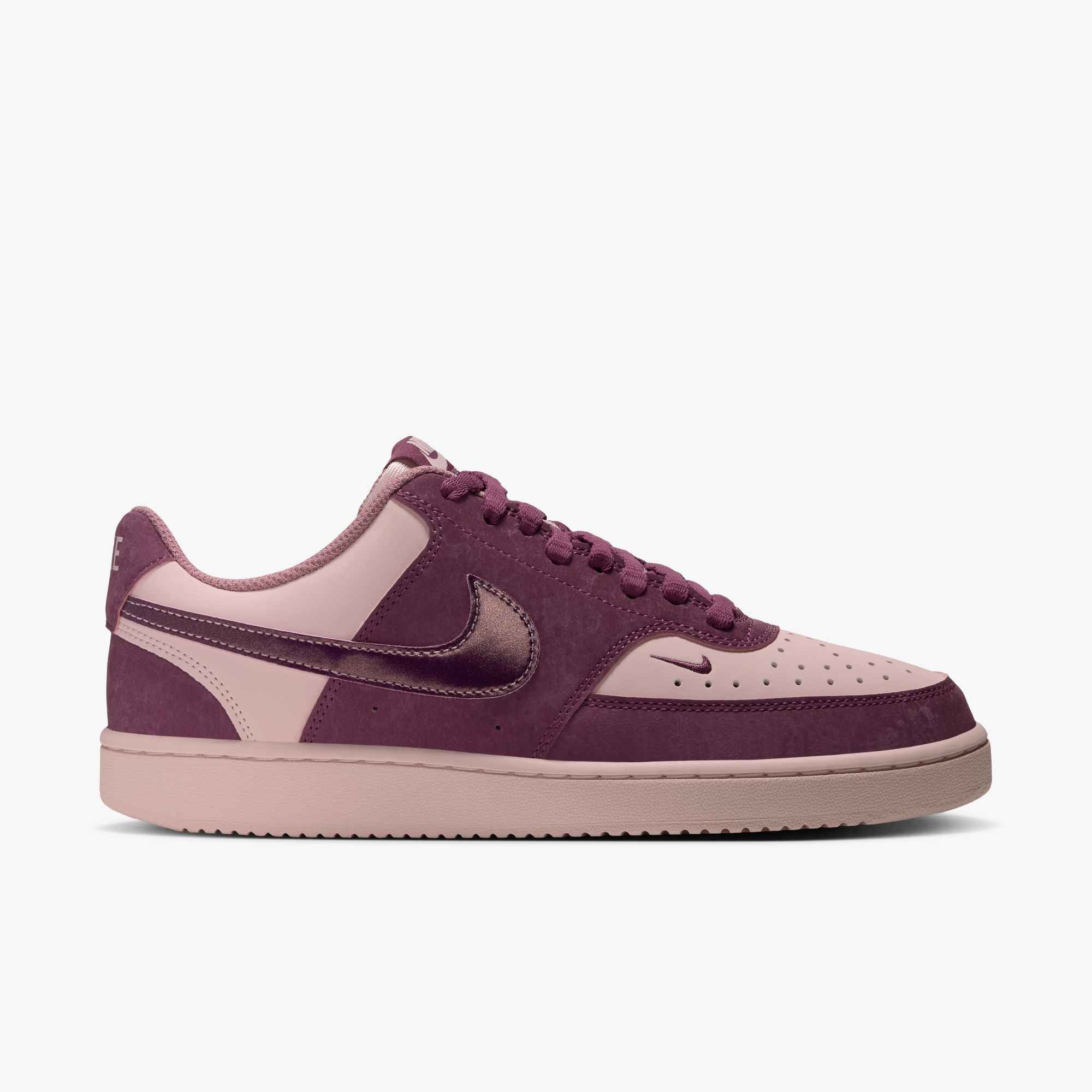 Nike Sportswear Sneaker »Court Vision Low LX«  Design auf den Spuren des Air Force 1