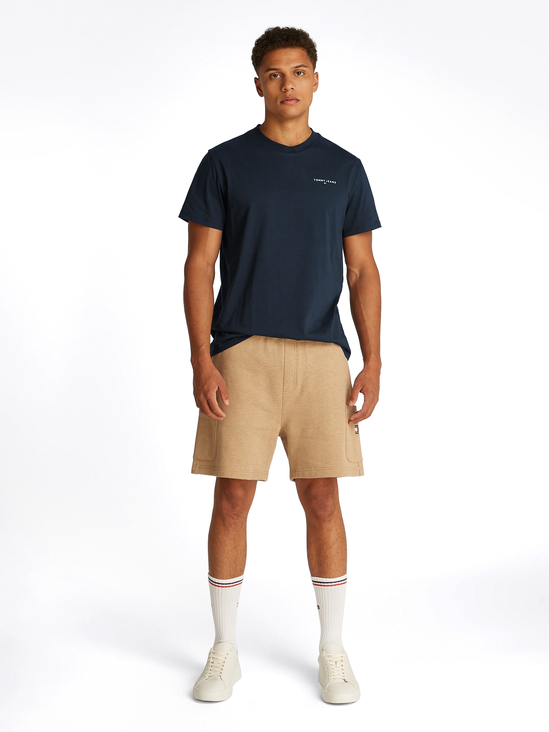 Tommy Jeans T-Shirt »TJM SLIM LINEAR CHEST SS TEE EXT«, mit Logodruck