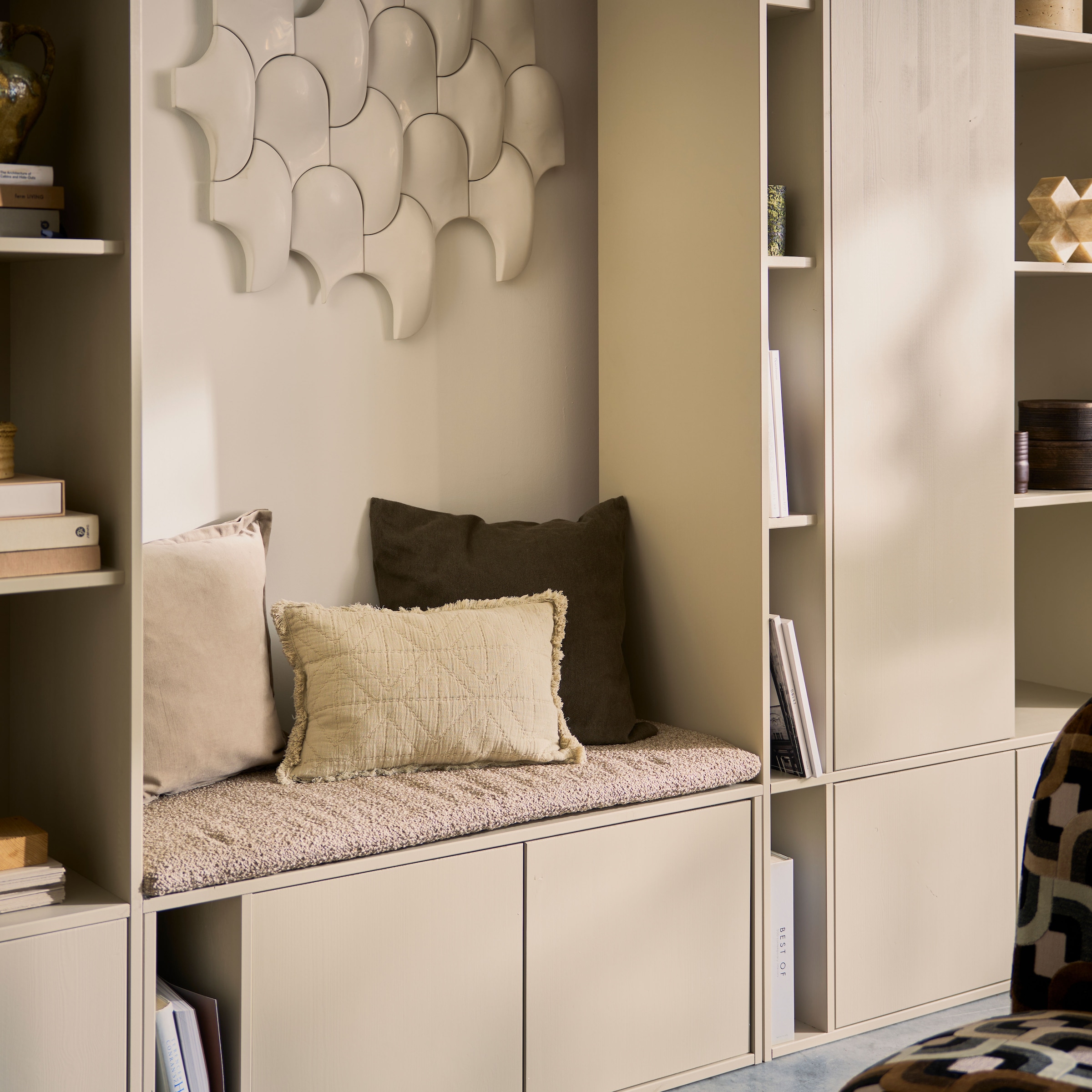 WOOOD Garderobenschrank »vtwonen SETTLE DOWN ABLAGESCHRANK 108CM KIEFER DUST [fsc]« Settle Down Aufbewahrungsschrank, FSC-Kiefer, Push-to-Open