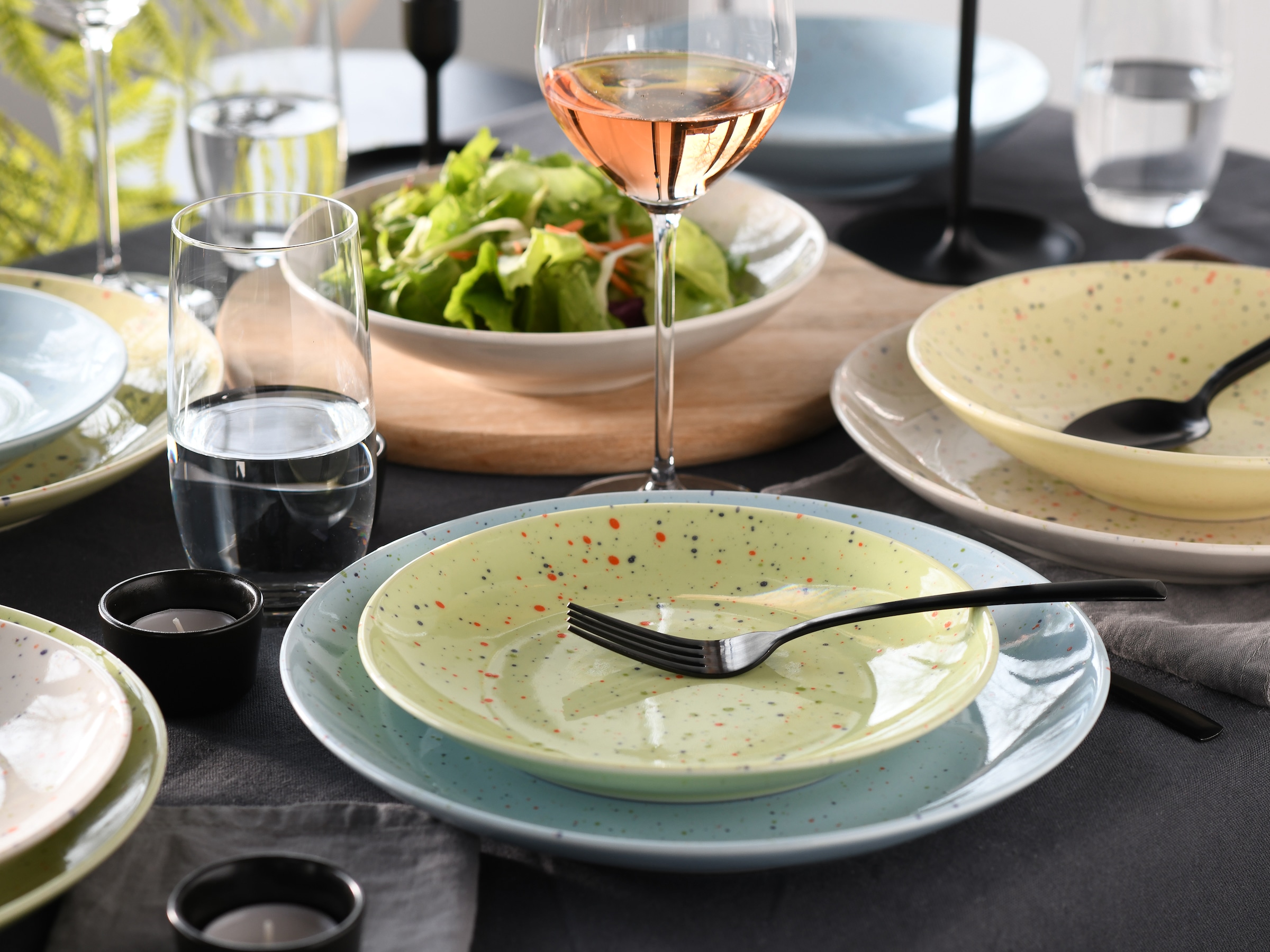 CreaTable Kombiservice »Confetti, Kombi-Service 16-tlg.« Unregelmäßige bunte Punkte, Gute Laune Geschirr, Frisch, Freundlich