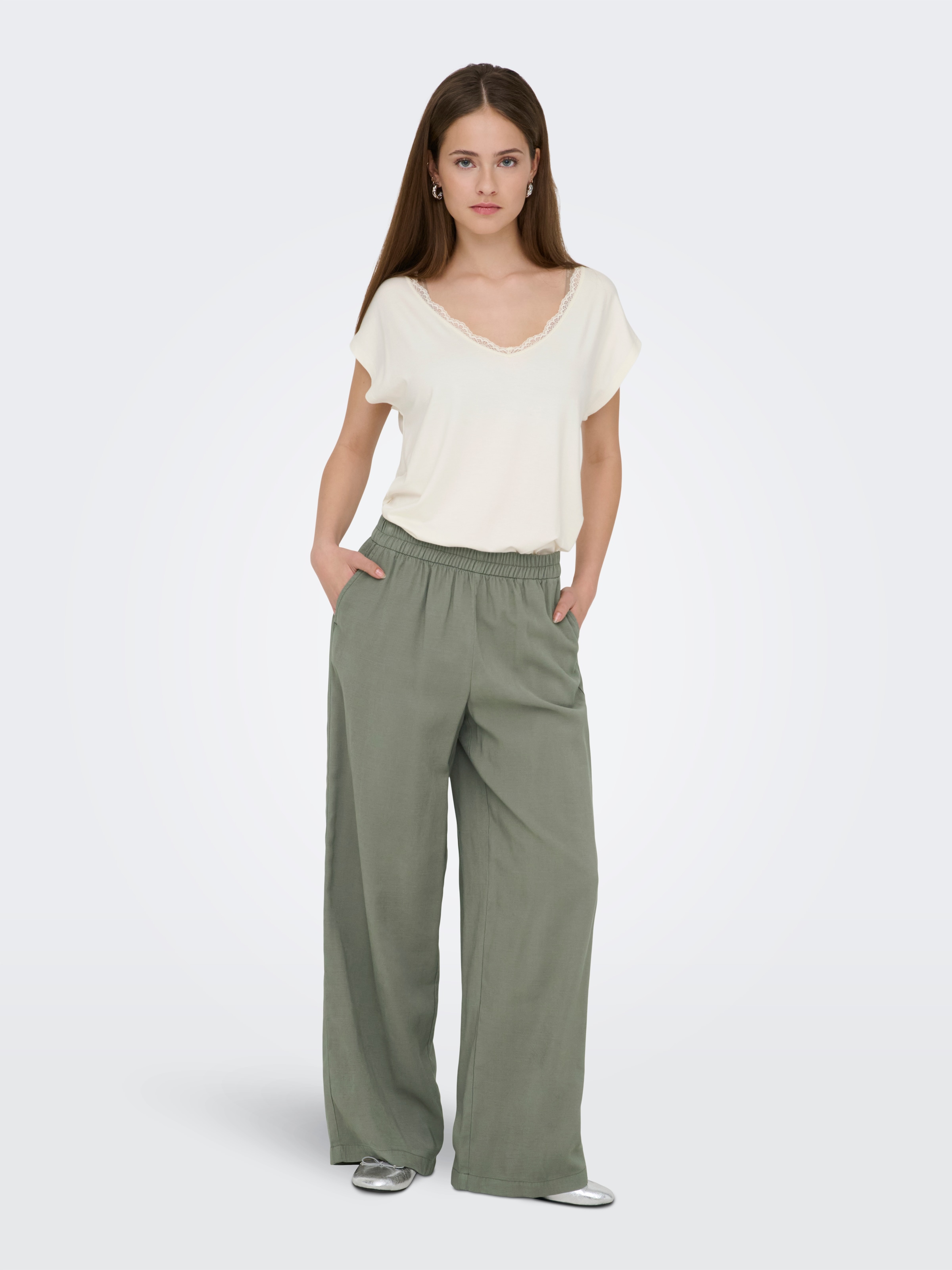 ONLY Schlupfhose »ONLARIS LIFE HW PULL-UP PANT WVN NOOS«  mit bequemen Gummizug