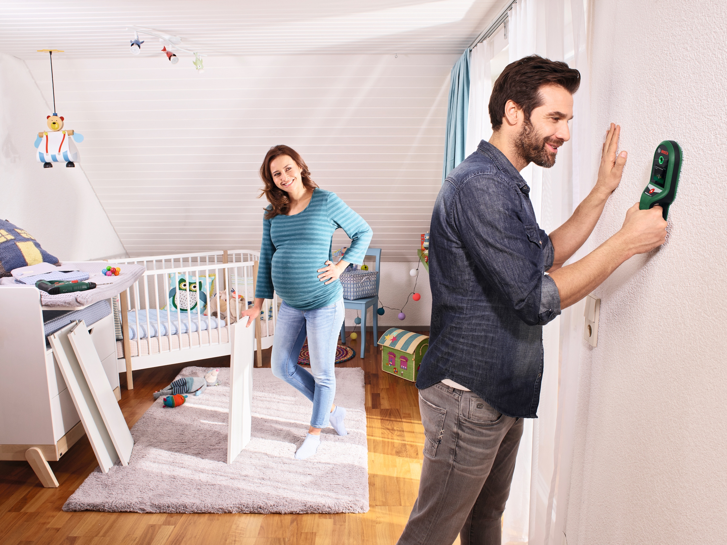 Bosch Home & Garden Metalldetektor »UniversalDetect«, findet Metall, spannungsführende Kabel und Holzunterkonstruktionen