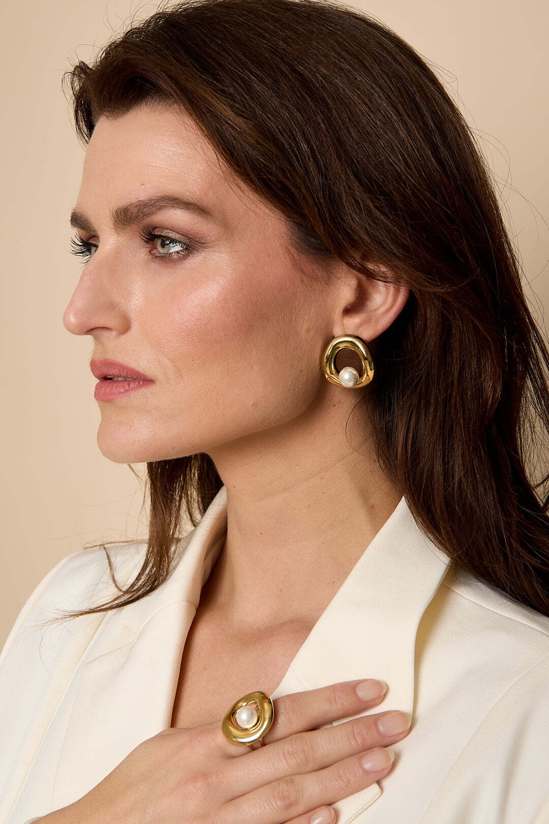 Adelia´s Paar Ohrhänger »Ohrringe Ohrstecker mit Kreisdesign aus Edelstahl« Das markante Kreisdesign mit Kugeldetail prägt diesen modischen Modeschmuck
