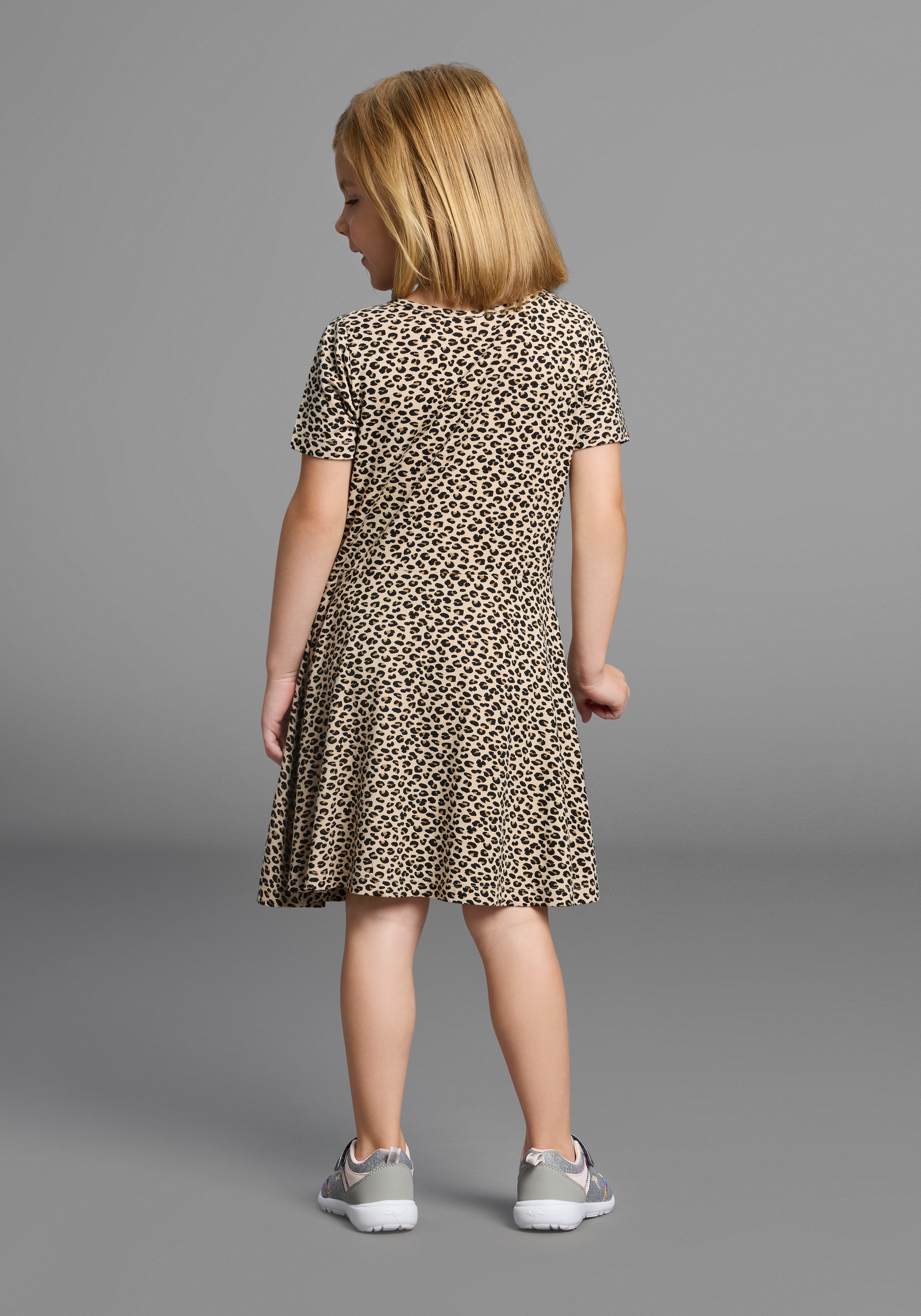 KIDSWORLD Jerseykleid »Shirtkleid in Leo-Musterung«, Shirtkleid in Leo-Optik, unten austestellt