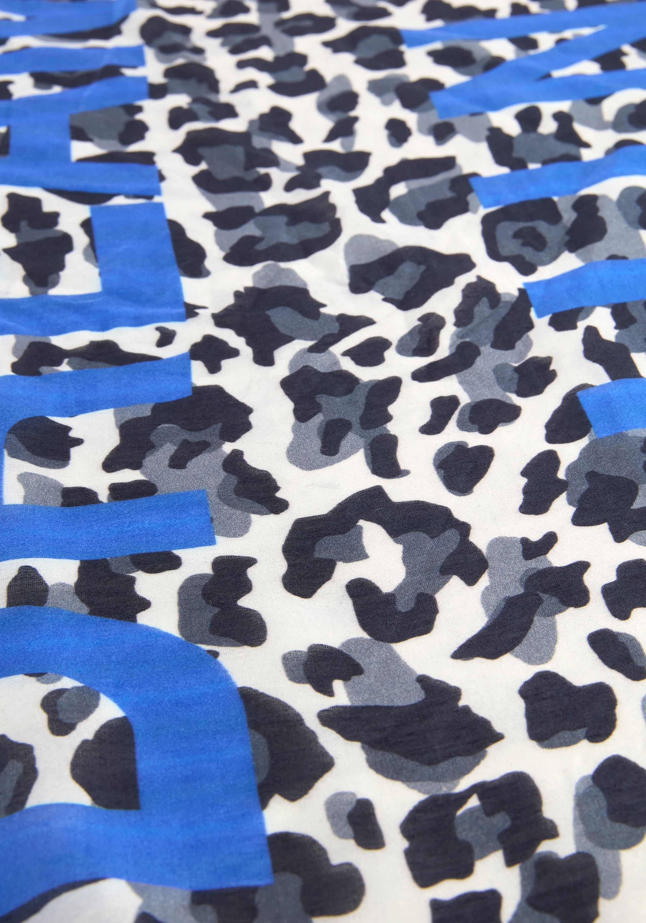 Laura Scott Modetuch in Schalform mit trendigem Leo-Allover- & leuchtendem Schriftzug - NEW