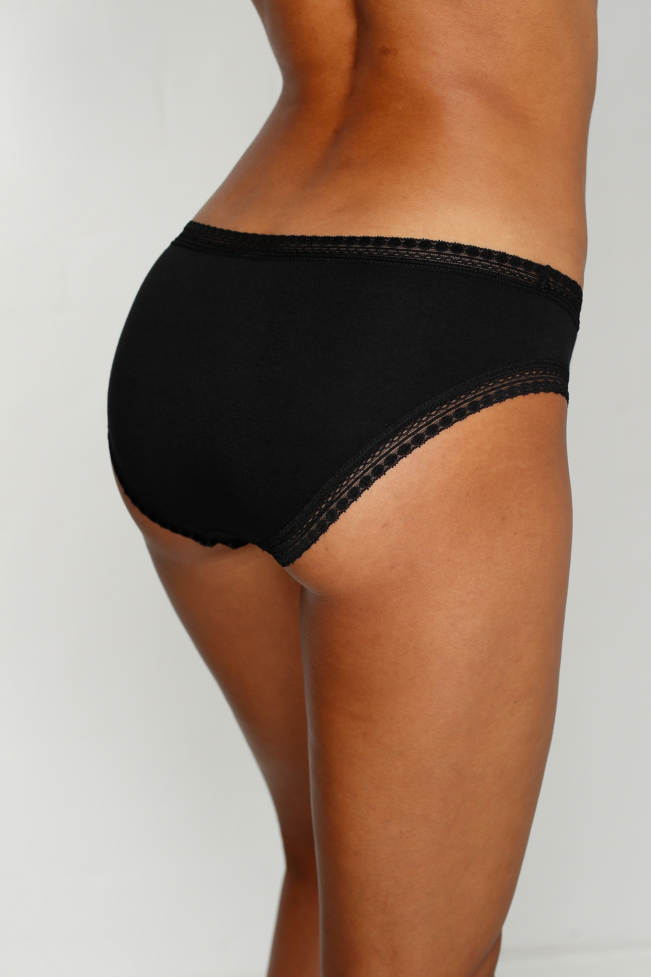 LASCANA Bikinislip, (Packung, 3 St.), aus elastischer Baumwolle mit weicher  Spitze bei OTTO