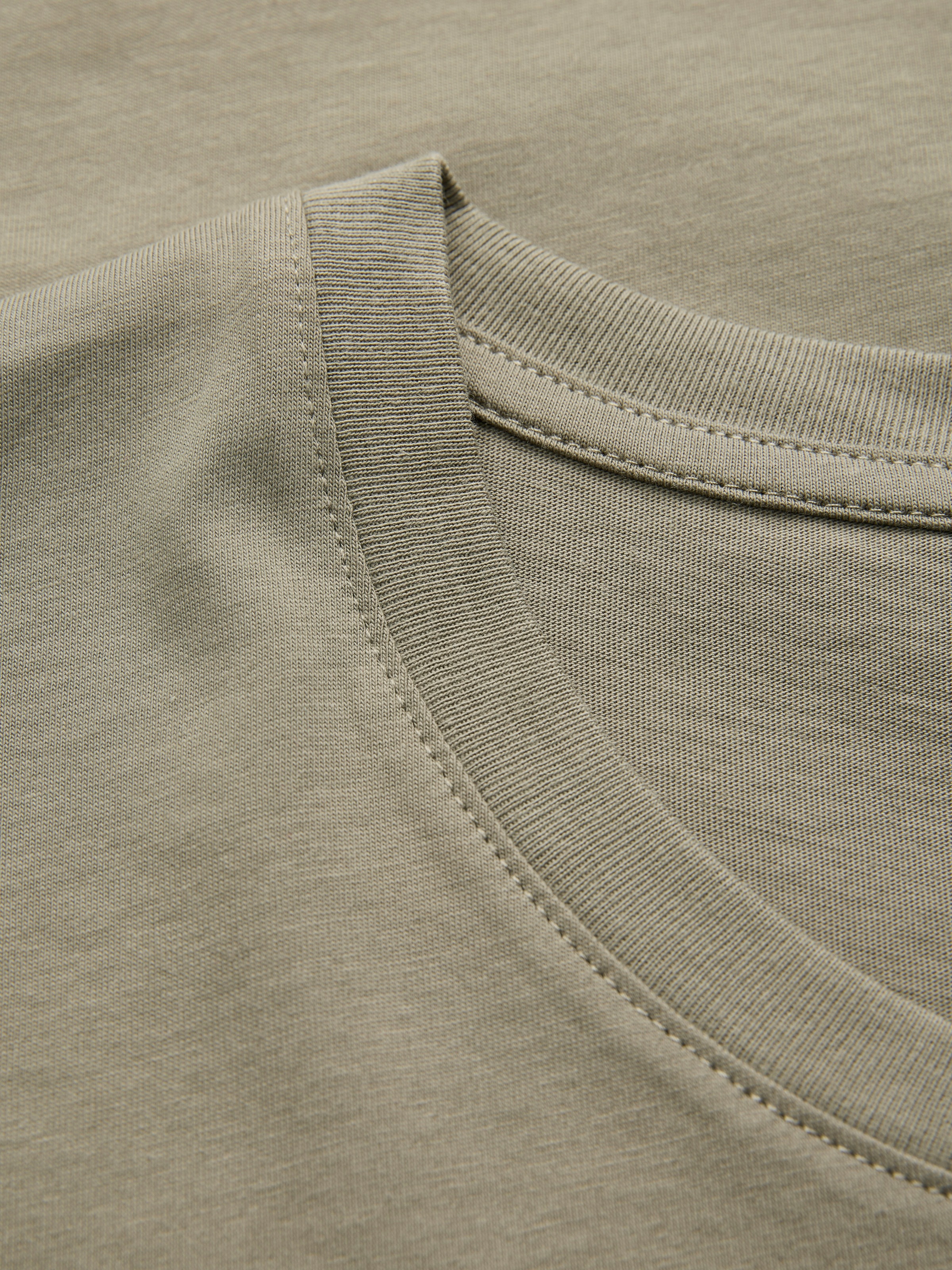 Jack & Jones PlusSize Rundhalsshirt »JJELOGO TEE SS O-NECK 2 COL SS26 SN PLS« mit auffälligem Print