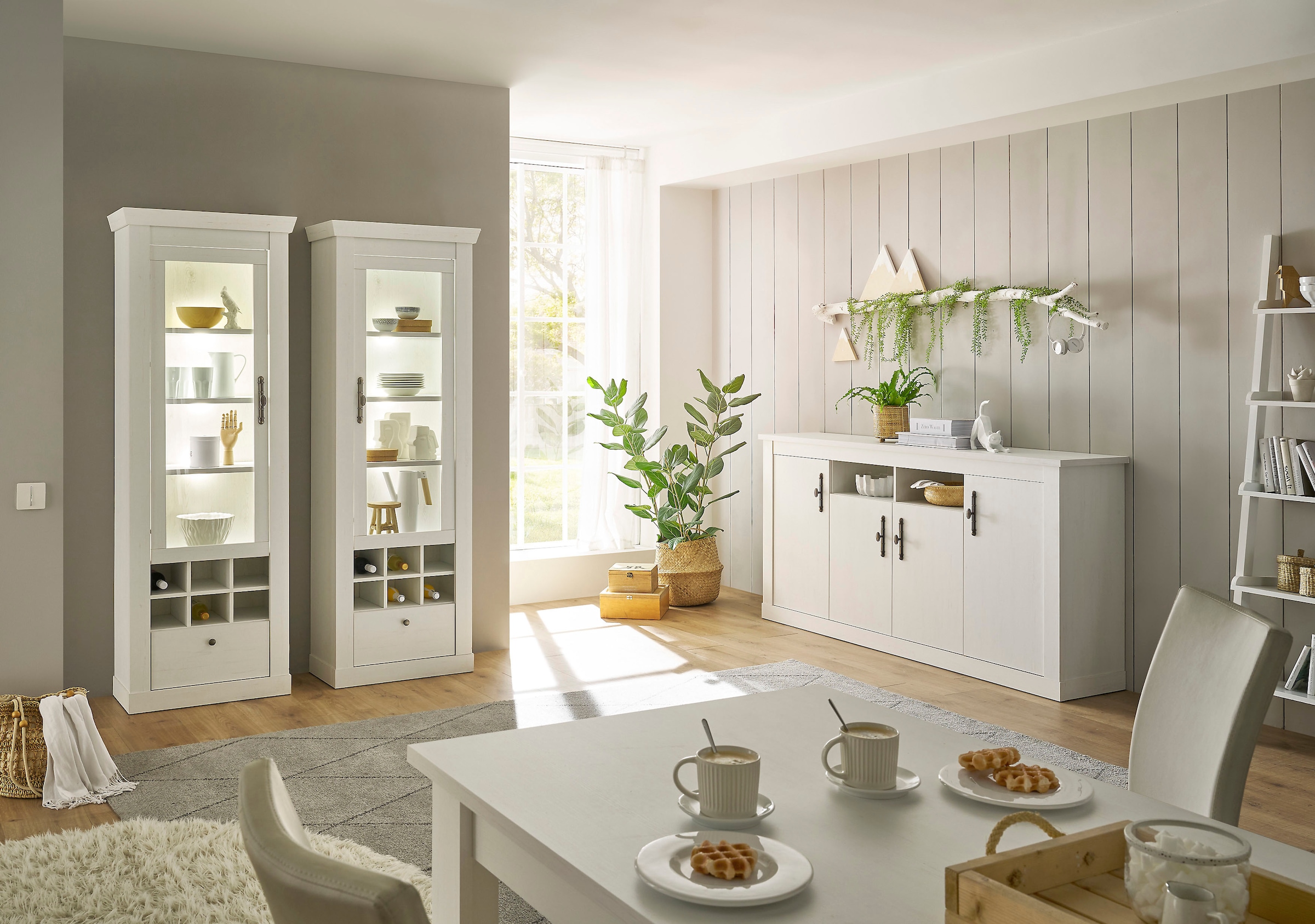 Home affaire Sideboard »RAVENNA«, im romantischen Landhausstil, Griffe aus Metall, Breite 201 cm