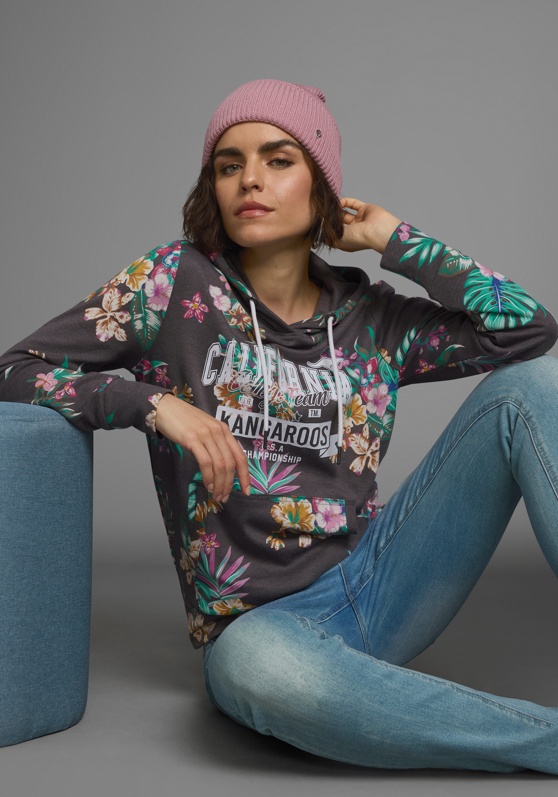 KangaROOS Kapuzensweatshirt, Langarm, figurumspielender Schnitt, aus Interlockmaterial
