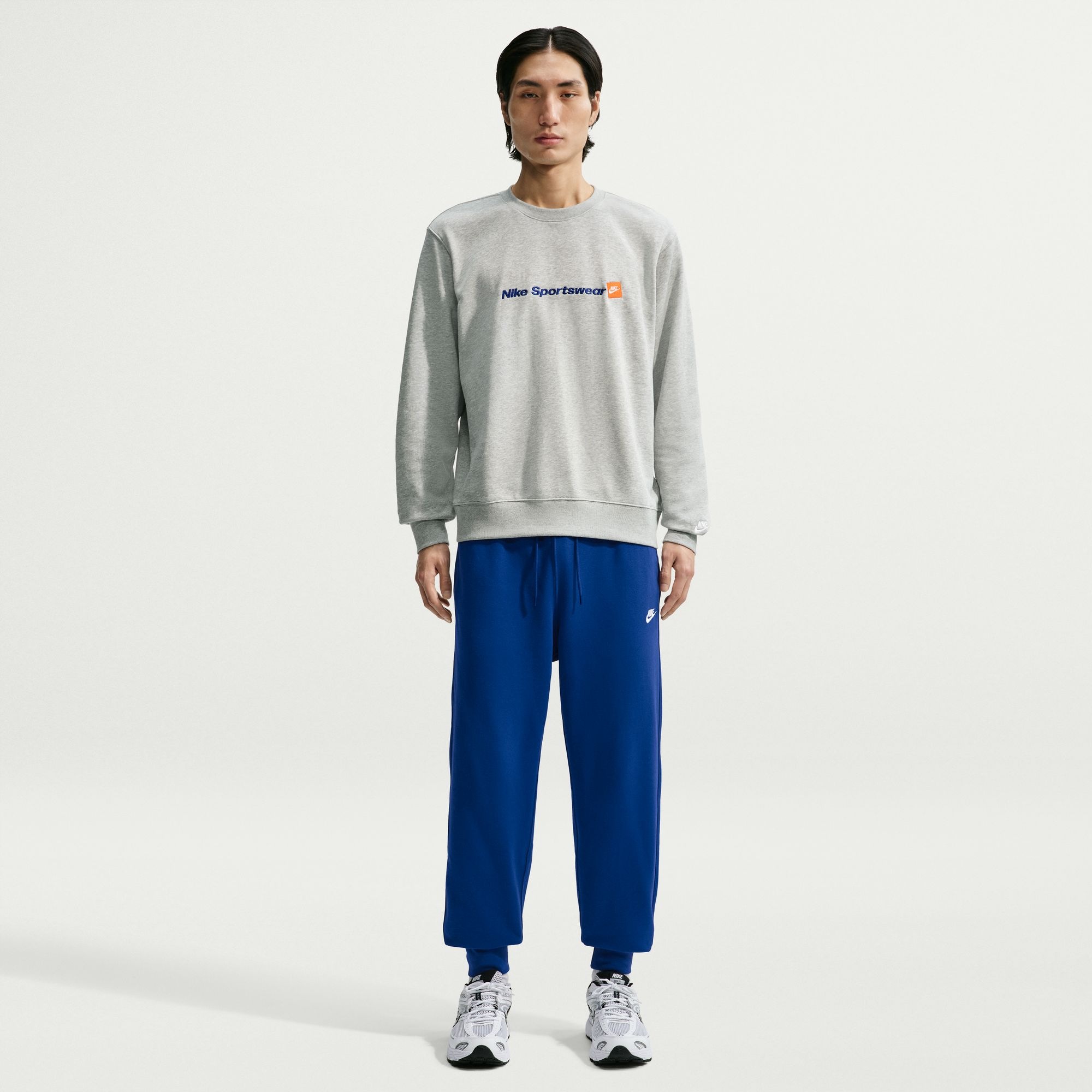 Nike Sportswear Sporthose »M NK CLUB FT JOGGER«  mit Eingrifftaschen und Gesäßtasche mit Druckknopf