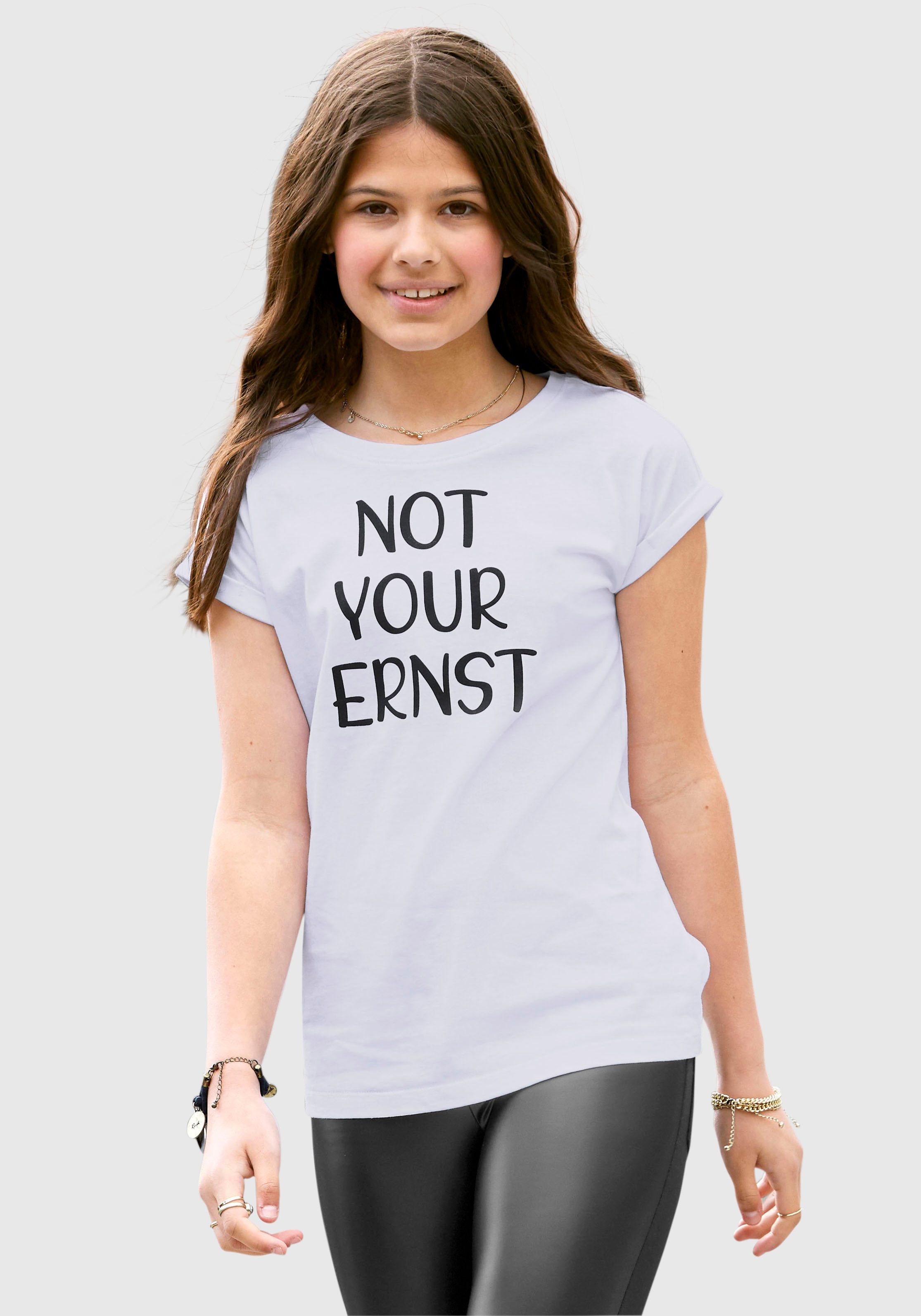 KIDSWORLD T-Shirt YOUR kleinem »NOT ERNST«, bei Ärmelaufschlag mit legere bestellen OTTO Form